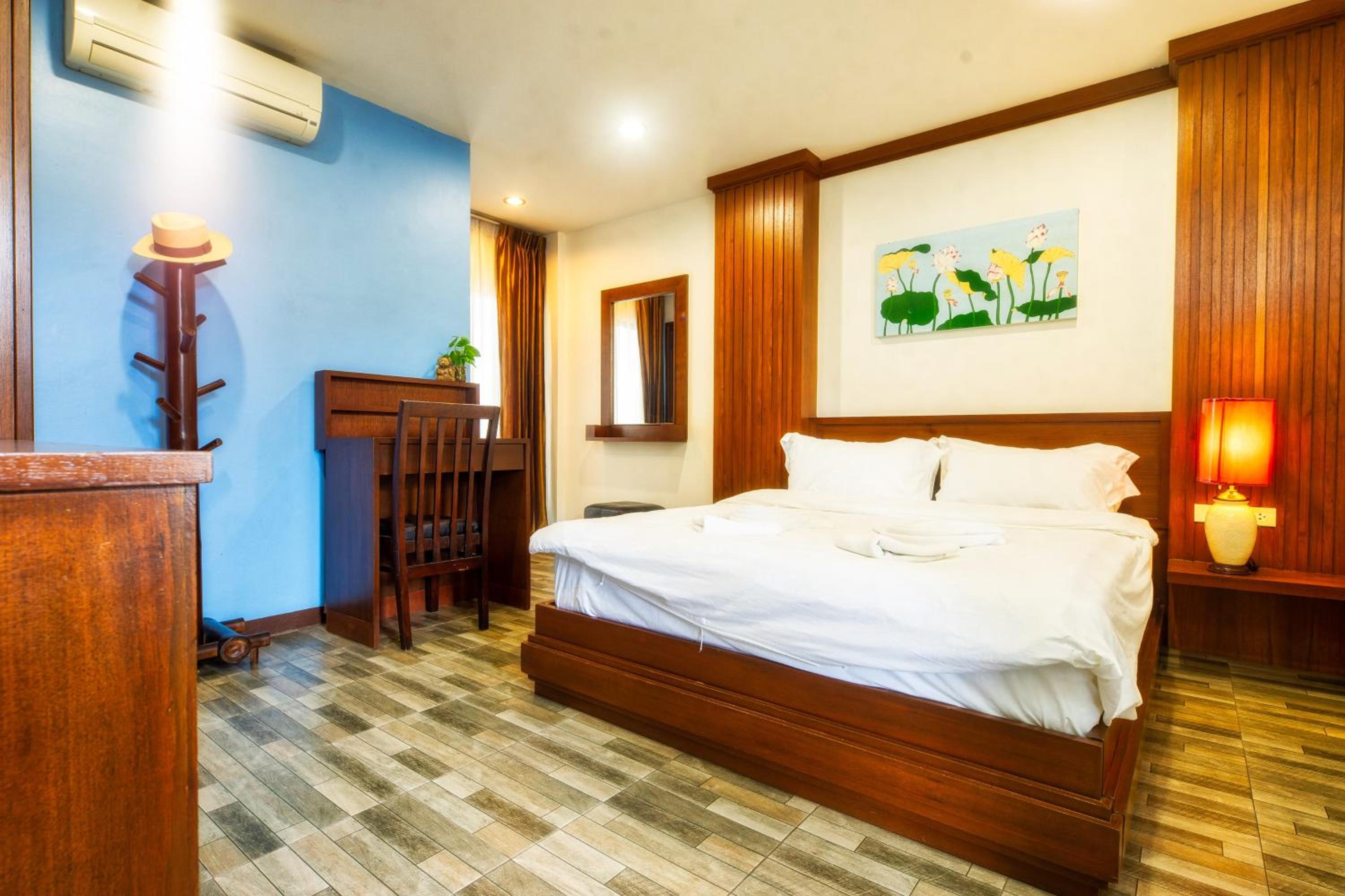 Ban Kong Rao Guesthouse - Quiet Santitham Oasis - Charming Garden & Mountain Views