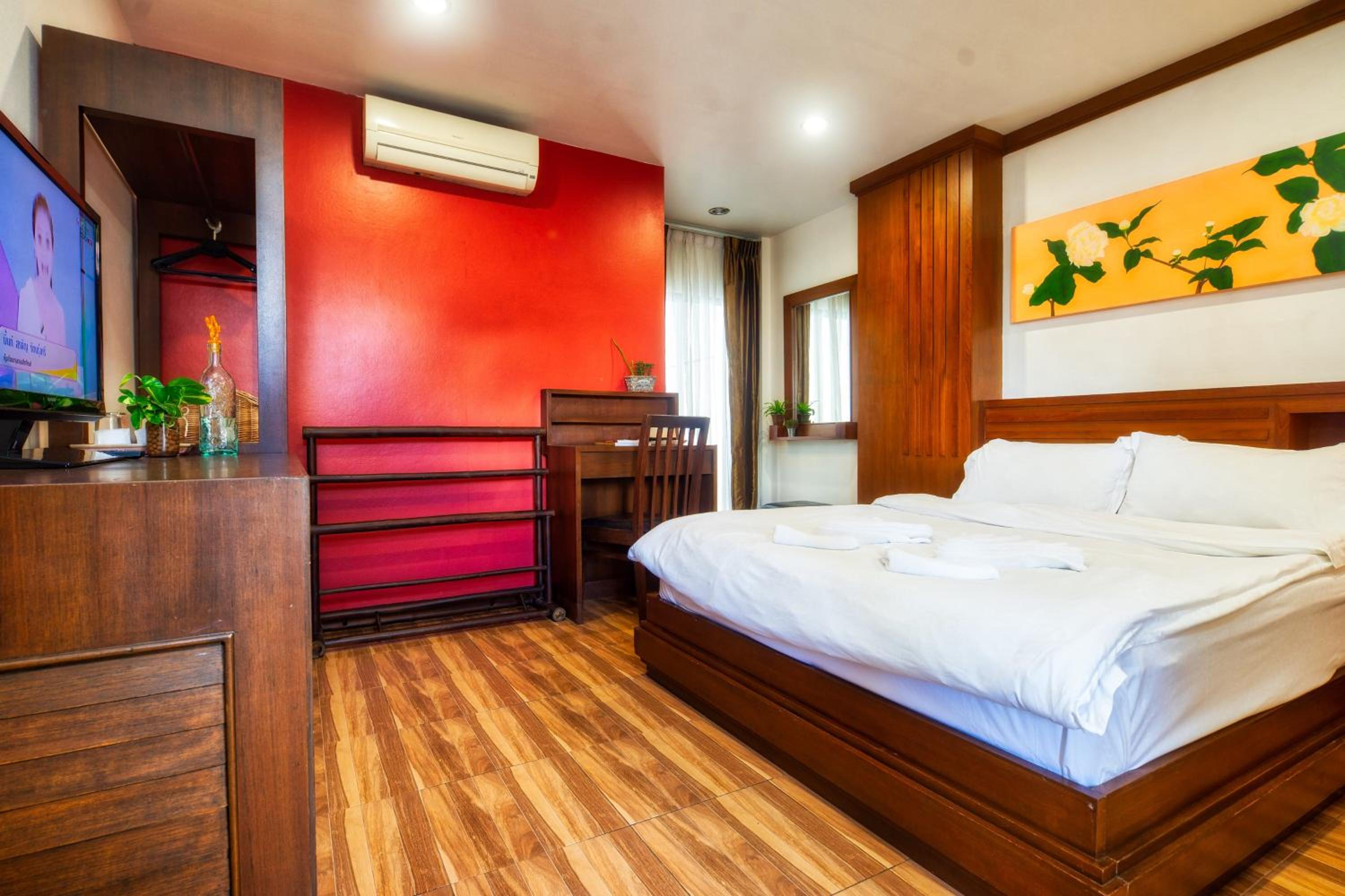 Ban Kong Rao Guesthouse - Quiet Santitham Oasis - Charming Garden & Mountain Views