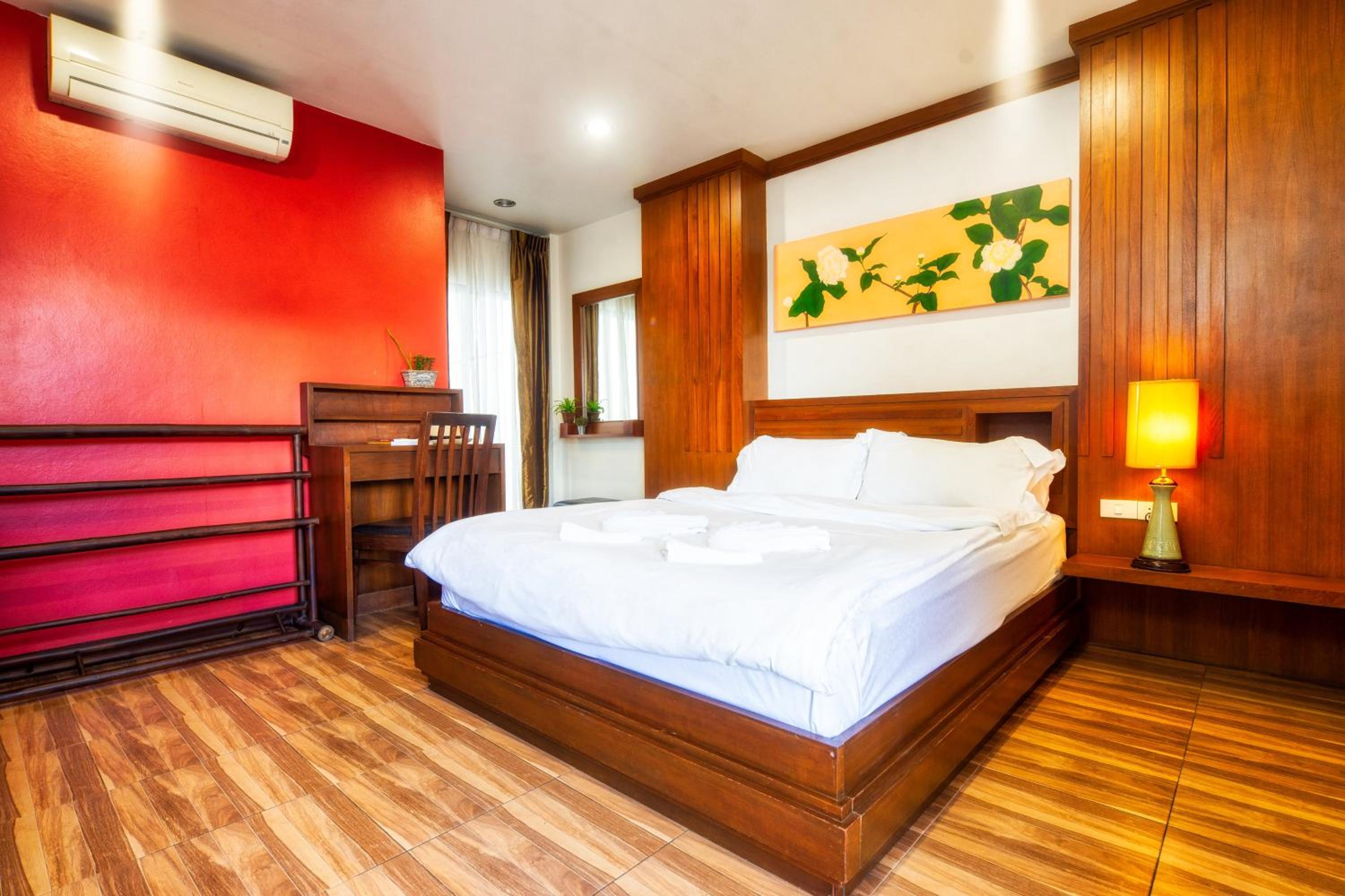 Ban Kong Rao Guesthouse - Quiet Santitham Oasis - Charming Garden & Mountain Views