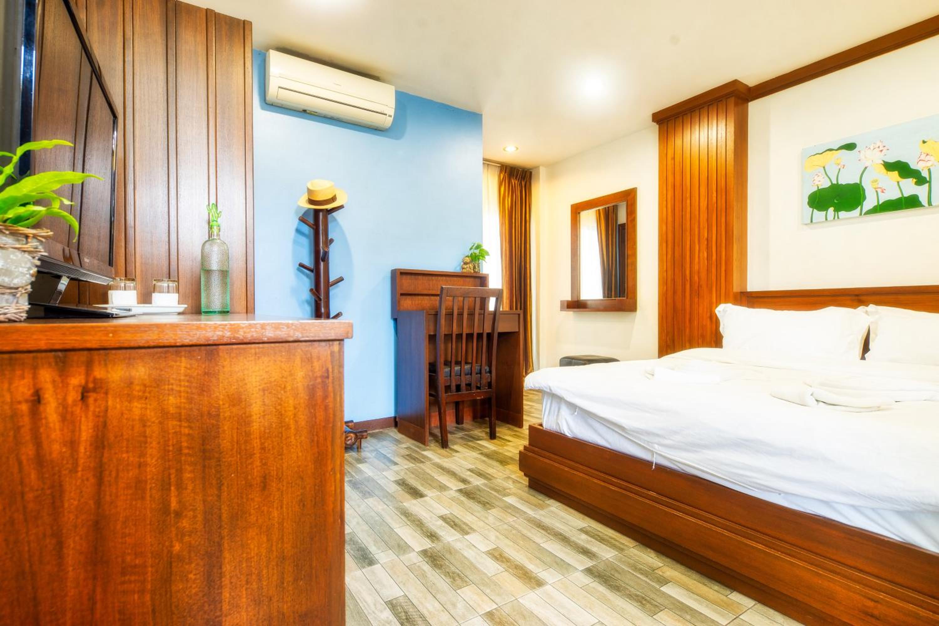 Ban Kong Rao Guesthouse - Quiet Santitham Oasis - Charming Garden & Mountain Views
