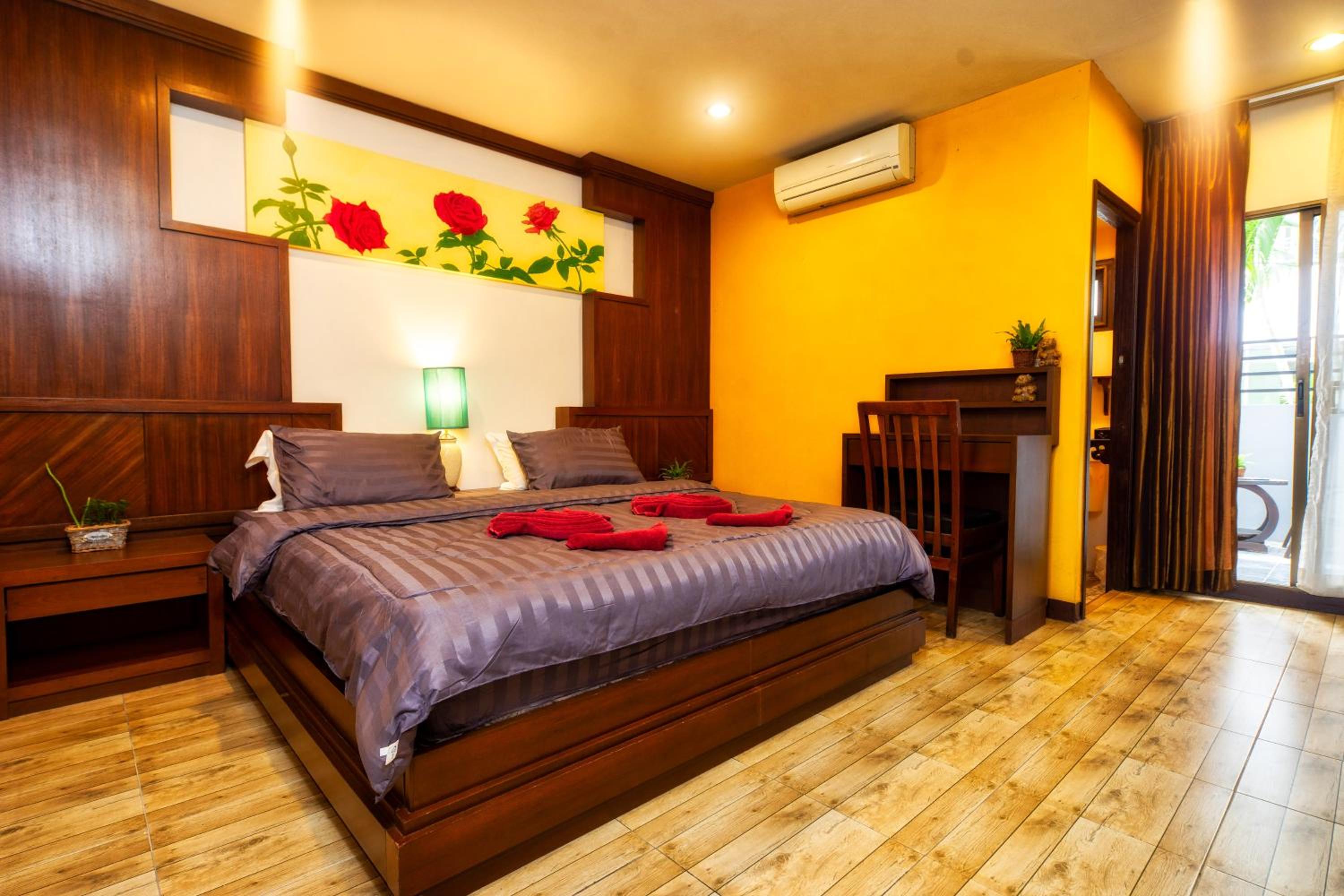 Ban Kong Rao Guesthouse - Quiet Santitham Oasis - Charming Garden & Mountain Views