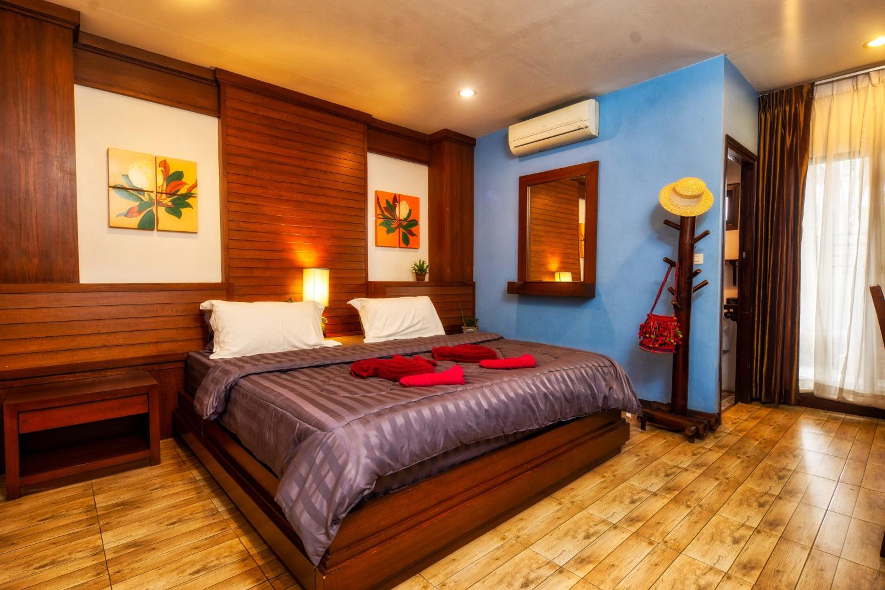 Ban Kong Rao Guesthouse - Quiet Santitham Oasis - Charming Garden & Mountain Views