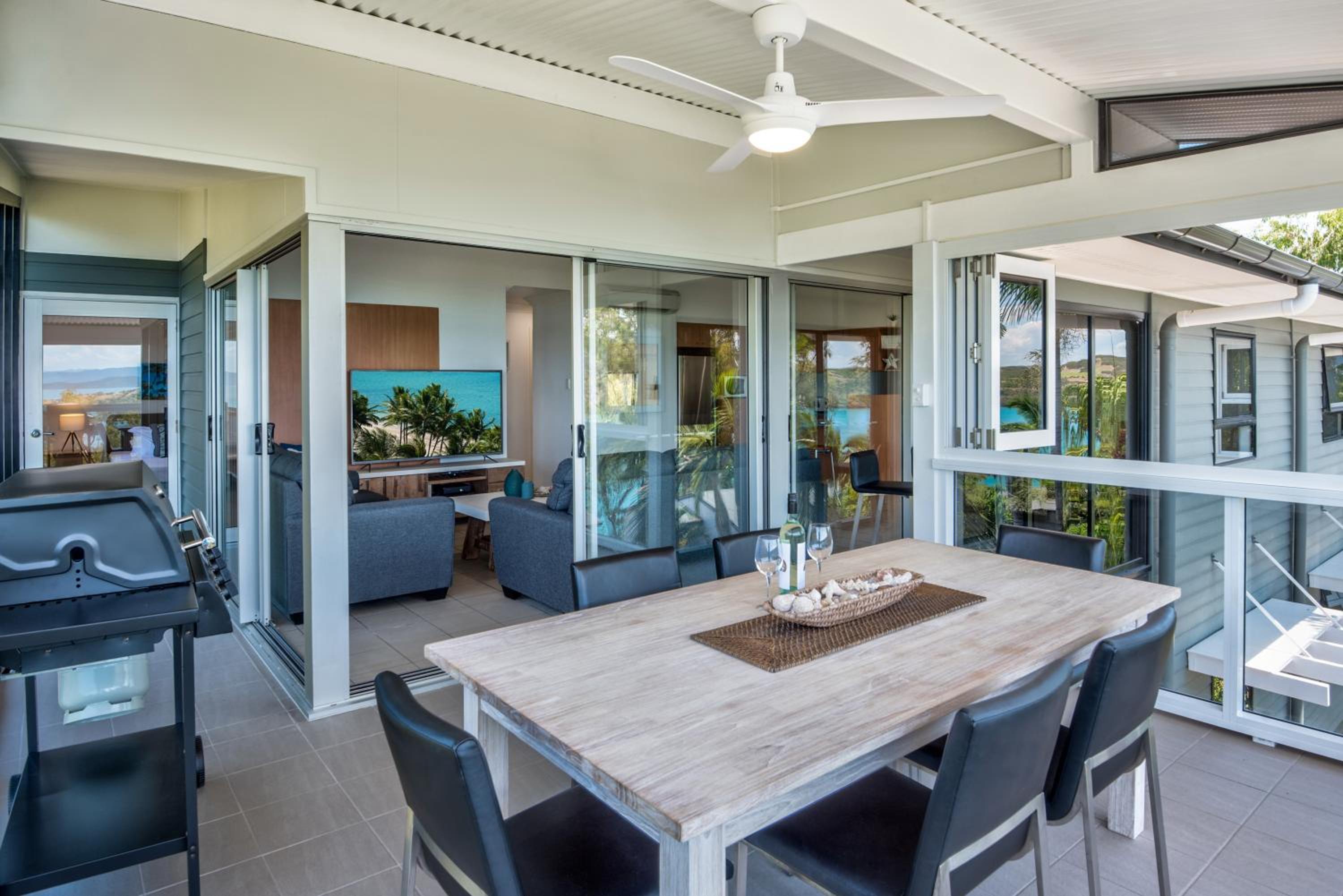 Oasis Apartments on Hamilton Island by HIHA