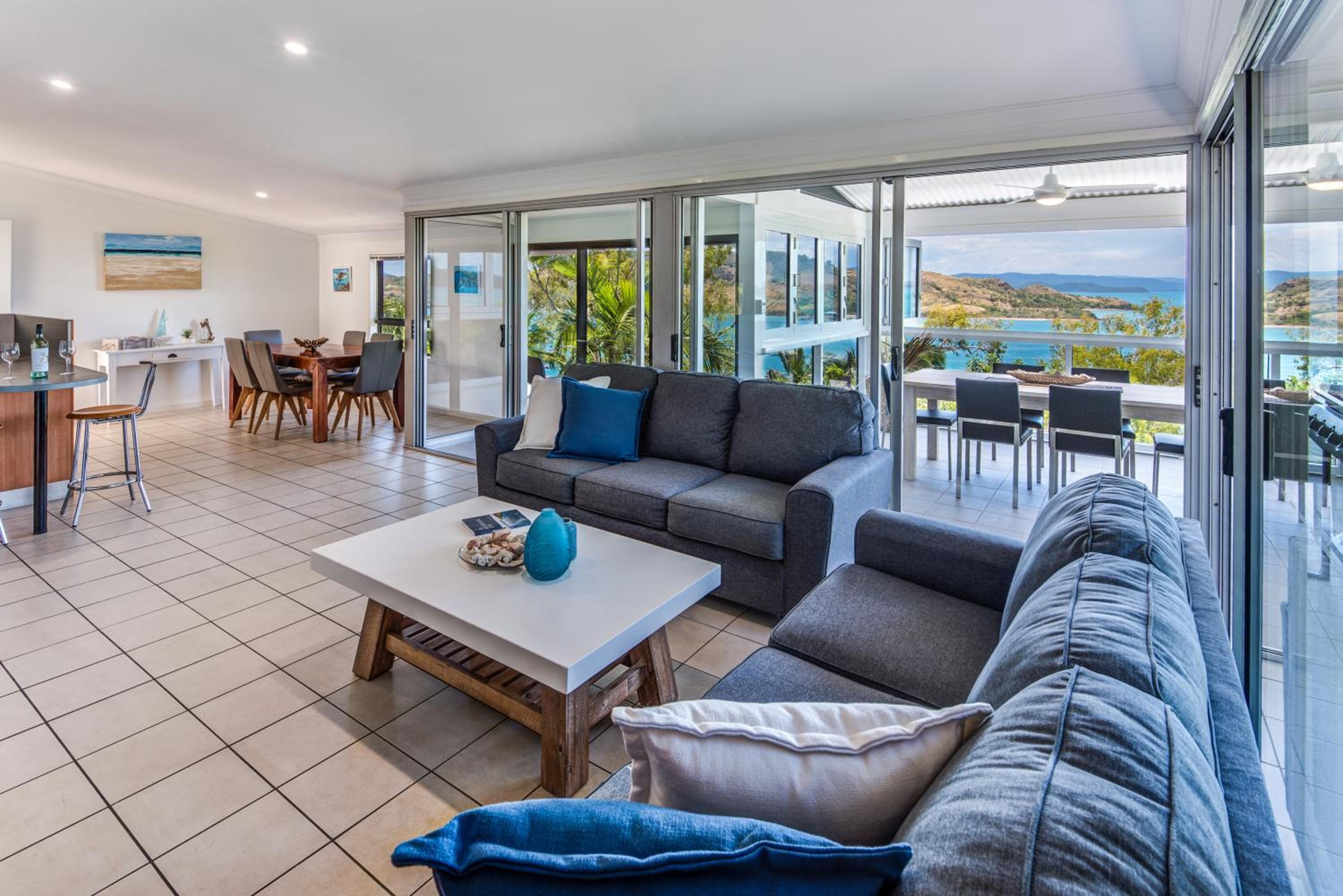 Oasis Apartments on Hamilton Island by HIHA