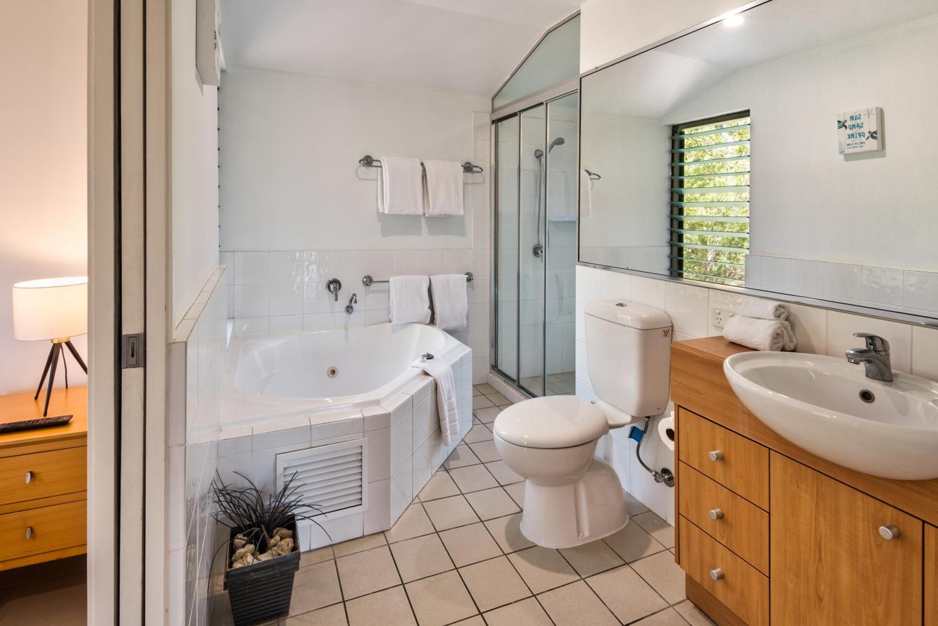 Oasis Apartments on Hamilton Island by HIHA