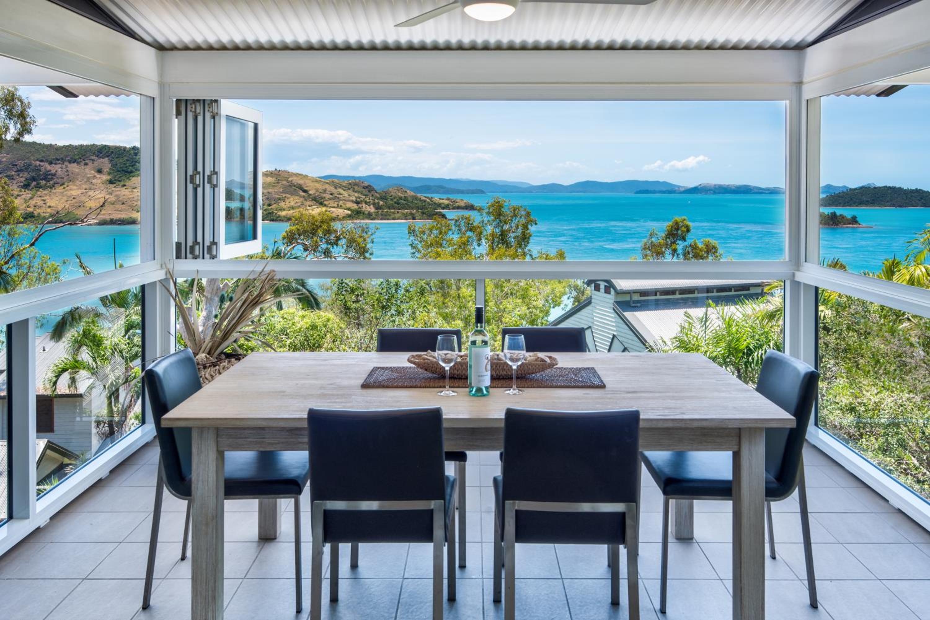 Oasis Apartments on Hamilton Island by HIHA