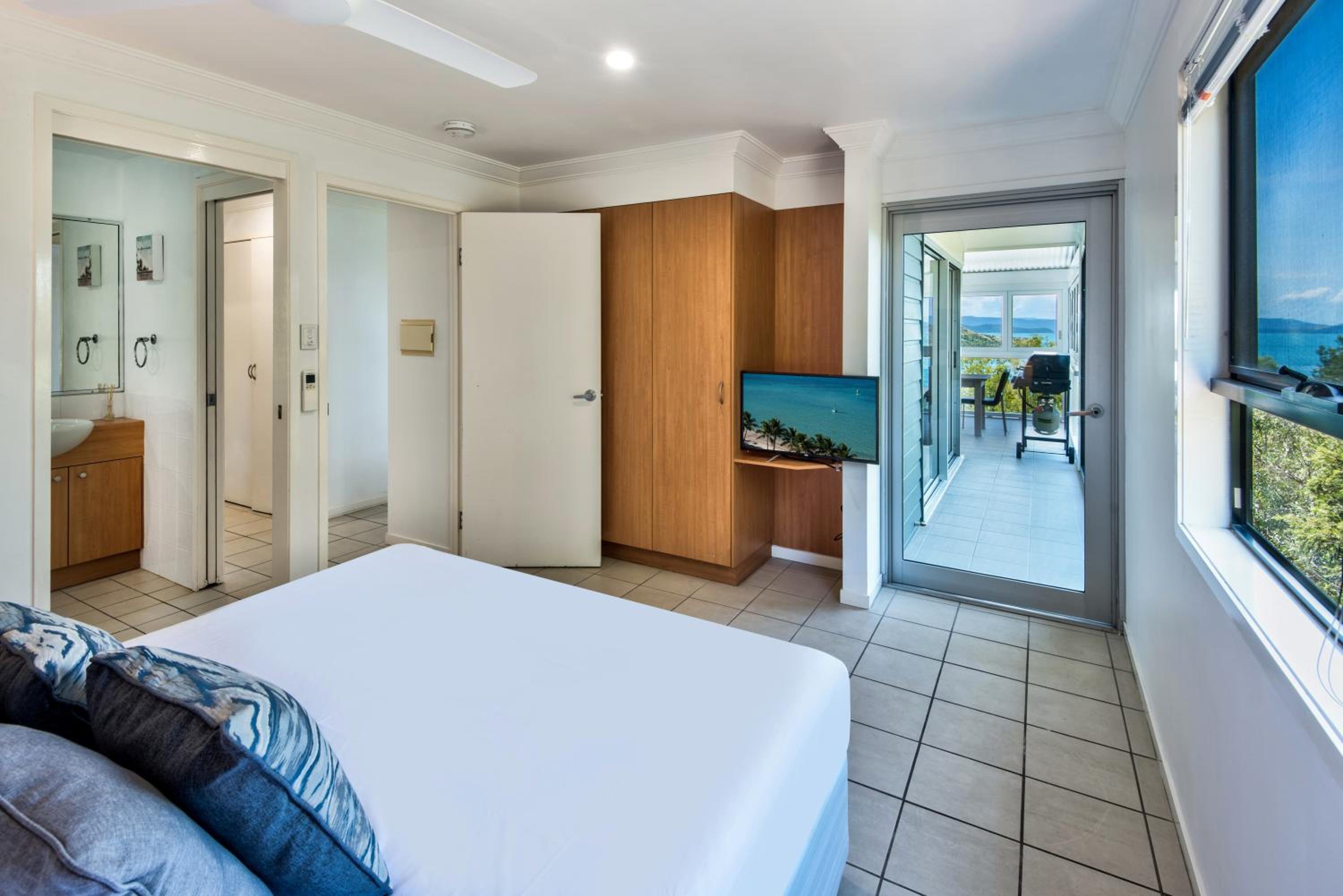 Oasis Apartments on Hamilton Island by HIHA