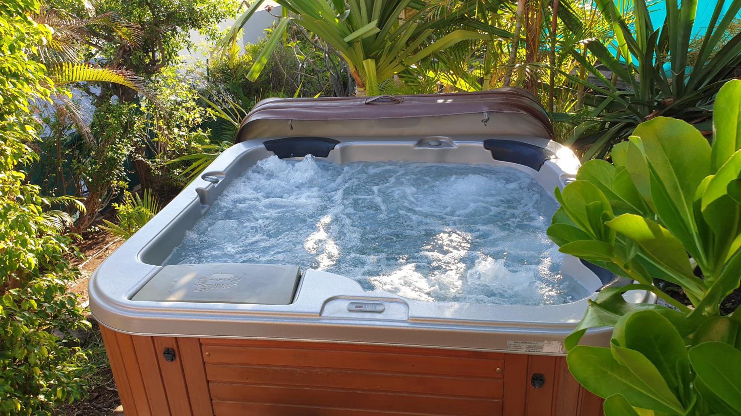 Poz Lagon - chambre d'hôtes - Bungalow pour 2 personnes - Jacuzzi privatif - petit déjeuner - Vue sur le lagon view 4
