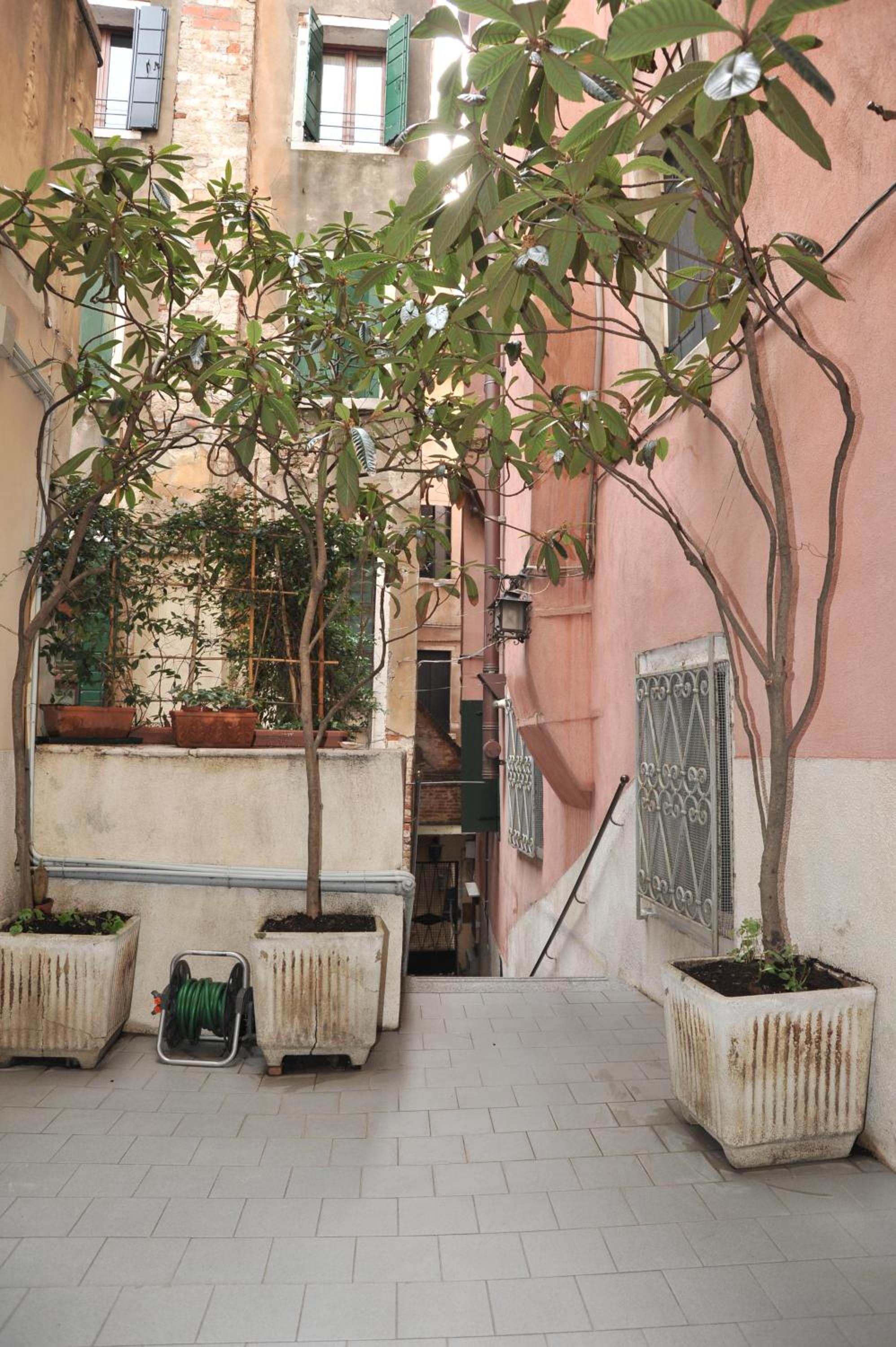 Venice Vacations - 3C BB - Property Image 2