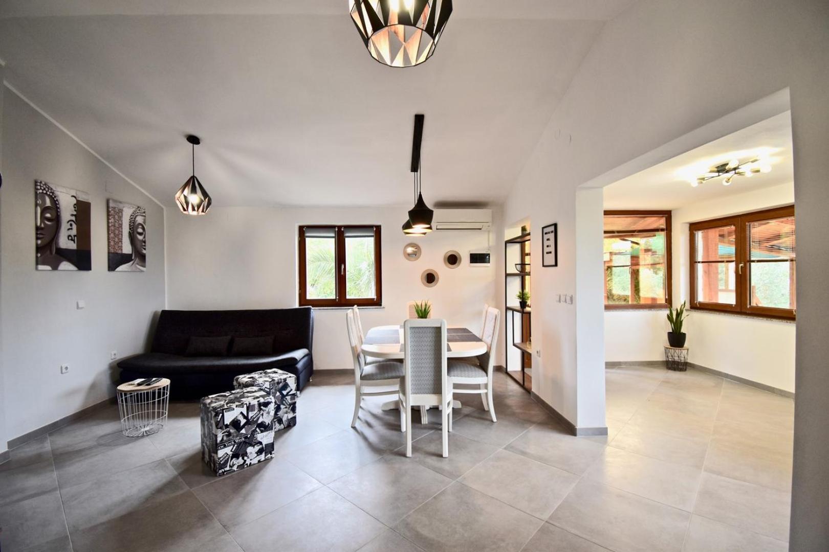 Relaxing holiday house with terrace sea view