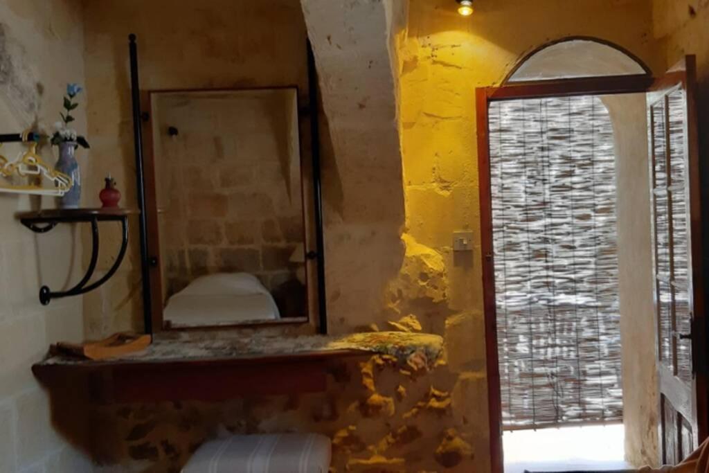 400YR Farmhouse in Xaghra Gozo - Entire Farmhouse view 5
