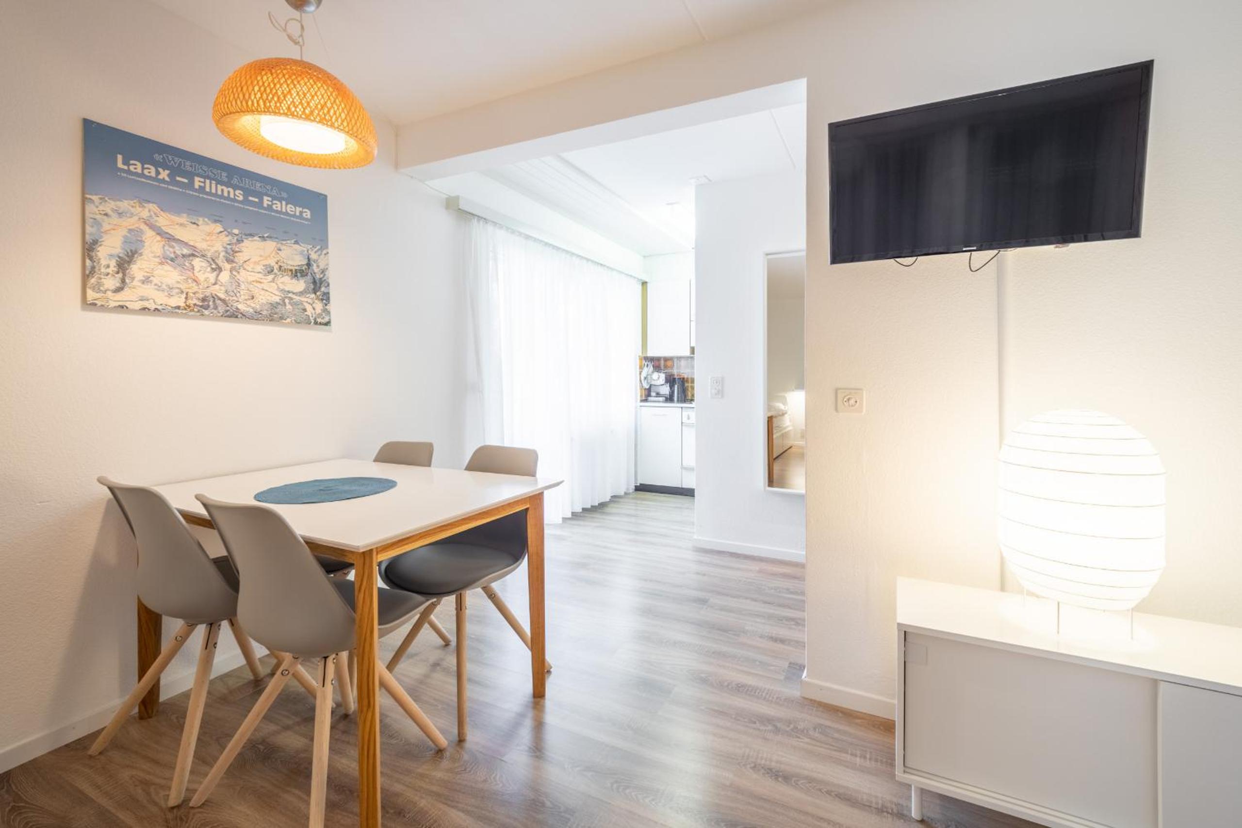 LAAX Homes - Val Signina 2-9 view 3