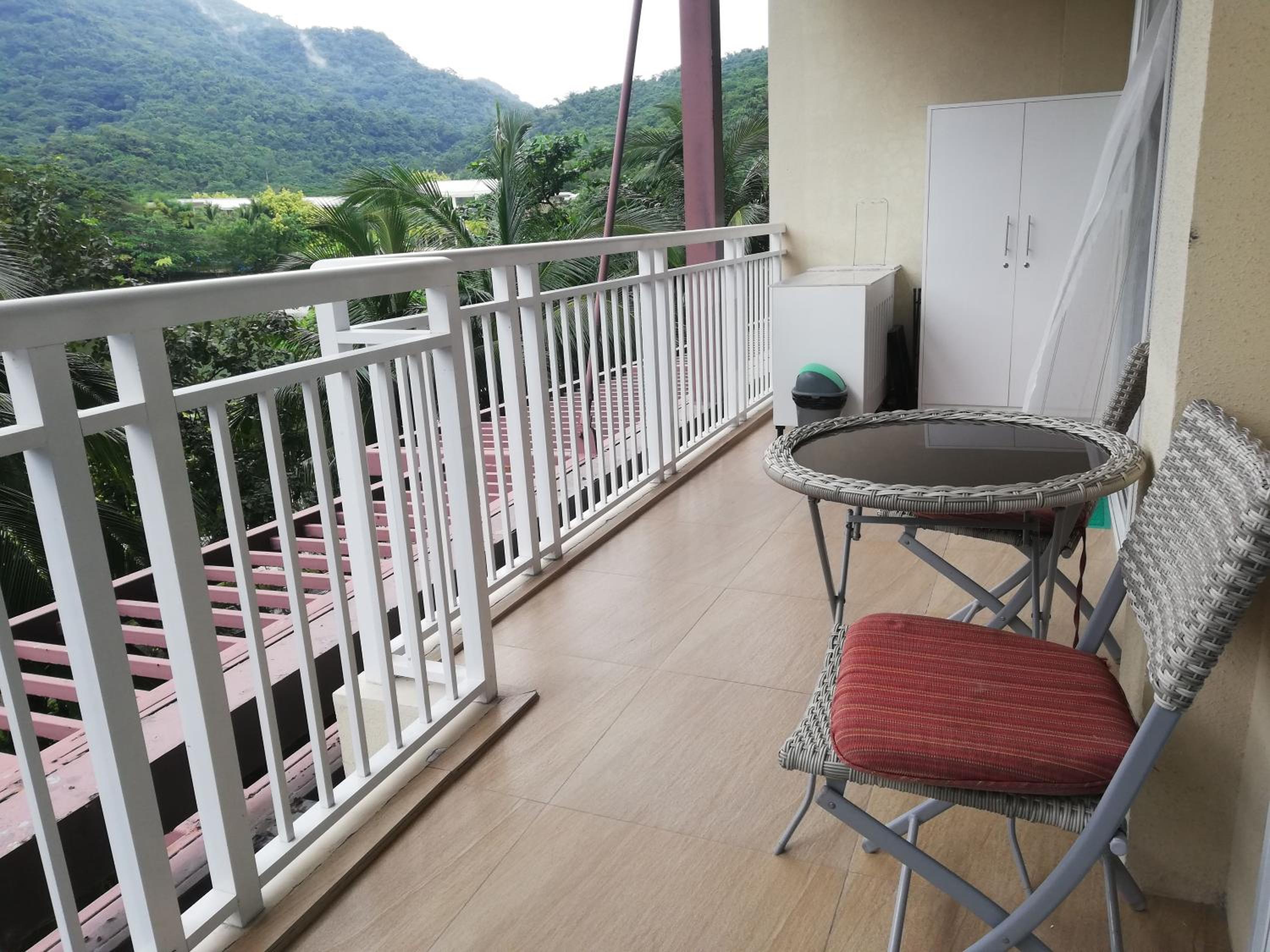Lagoon view Family Suite in Pico De Loro Cove, Nasugbu view 4