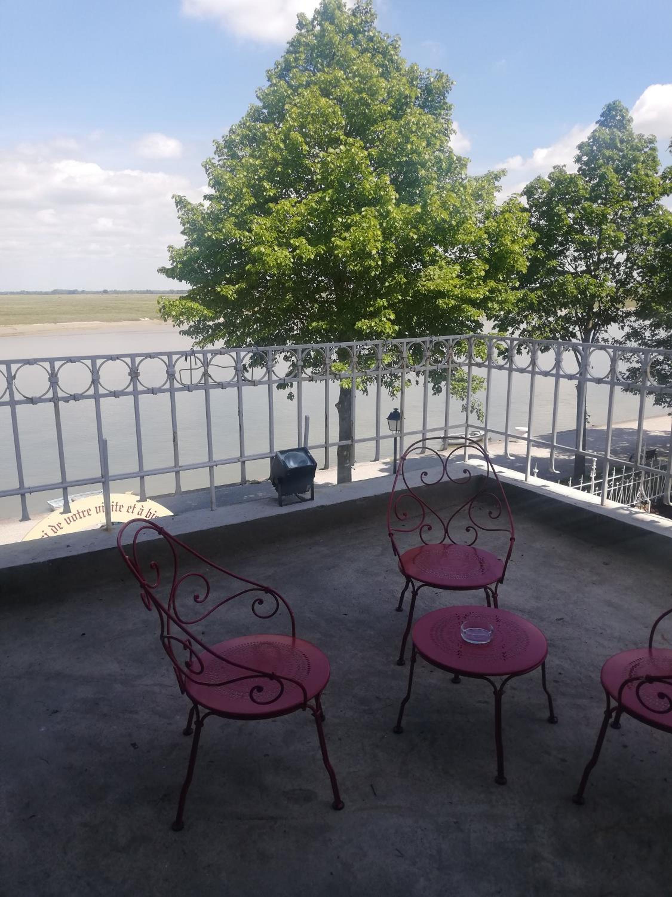 balcony
