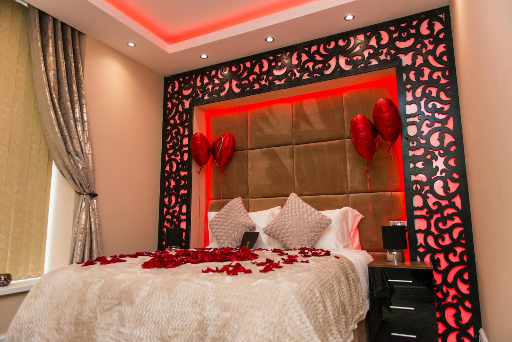 Huddersfield Vacations - Aphrodite Suites Huddersfield - Property Image 1