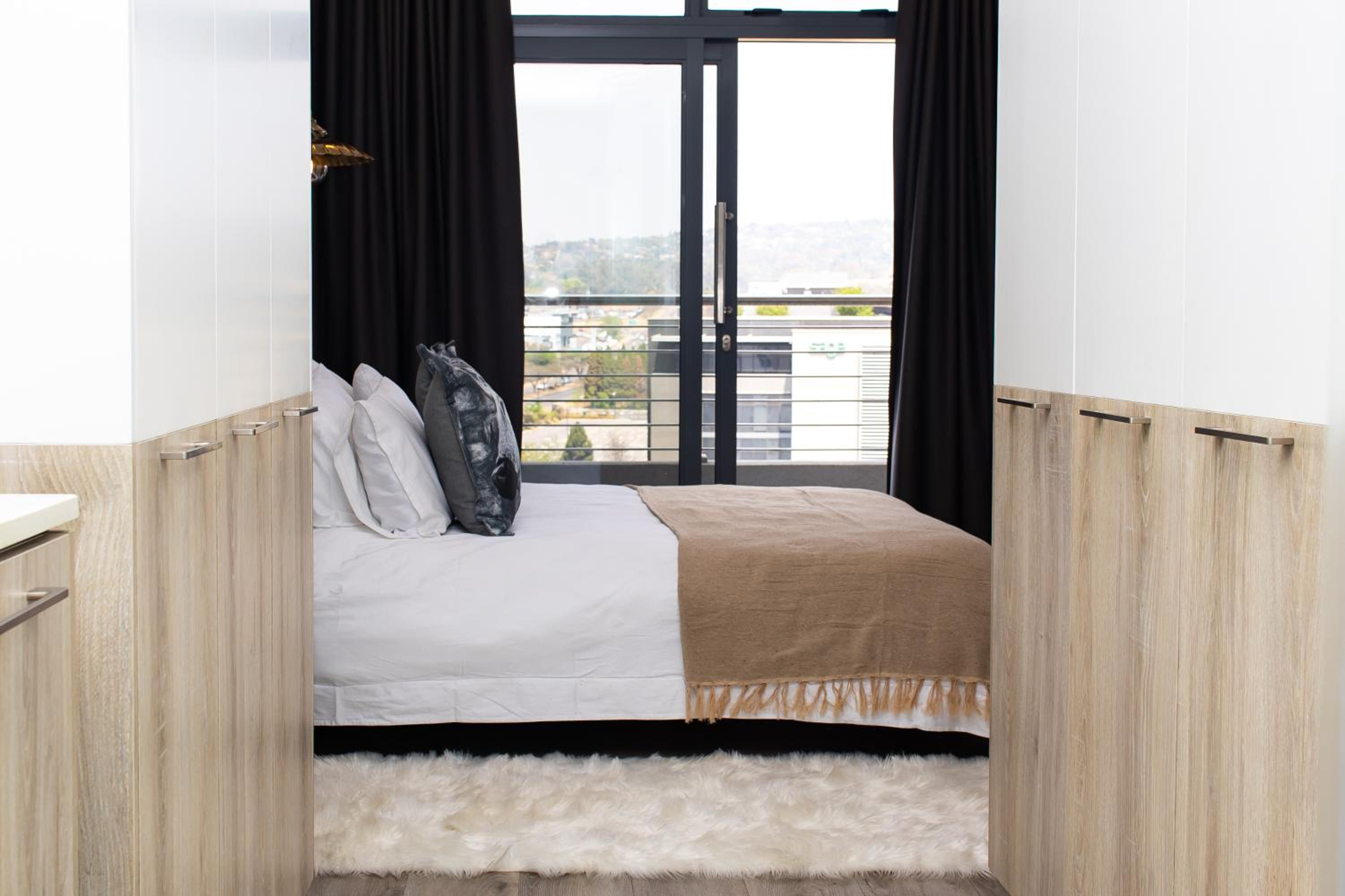 Menlyn Apartment - Marble Print view 5