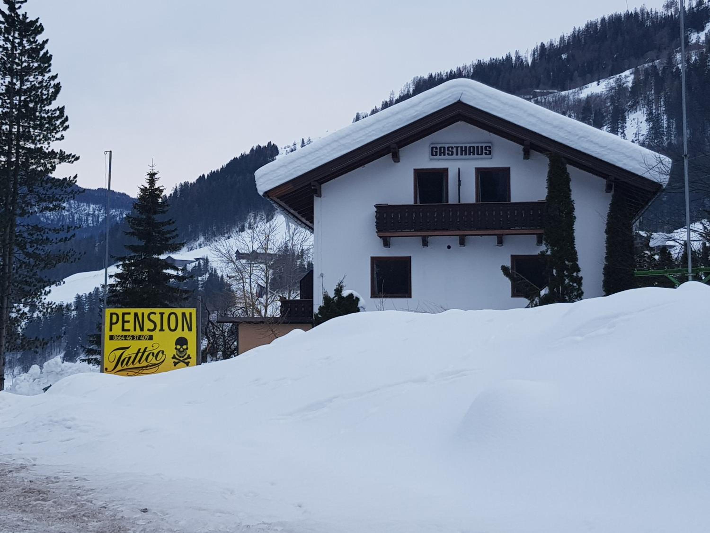 Tattoo PENSION mit Restaurant und Tattoo-Studio