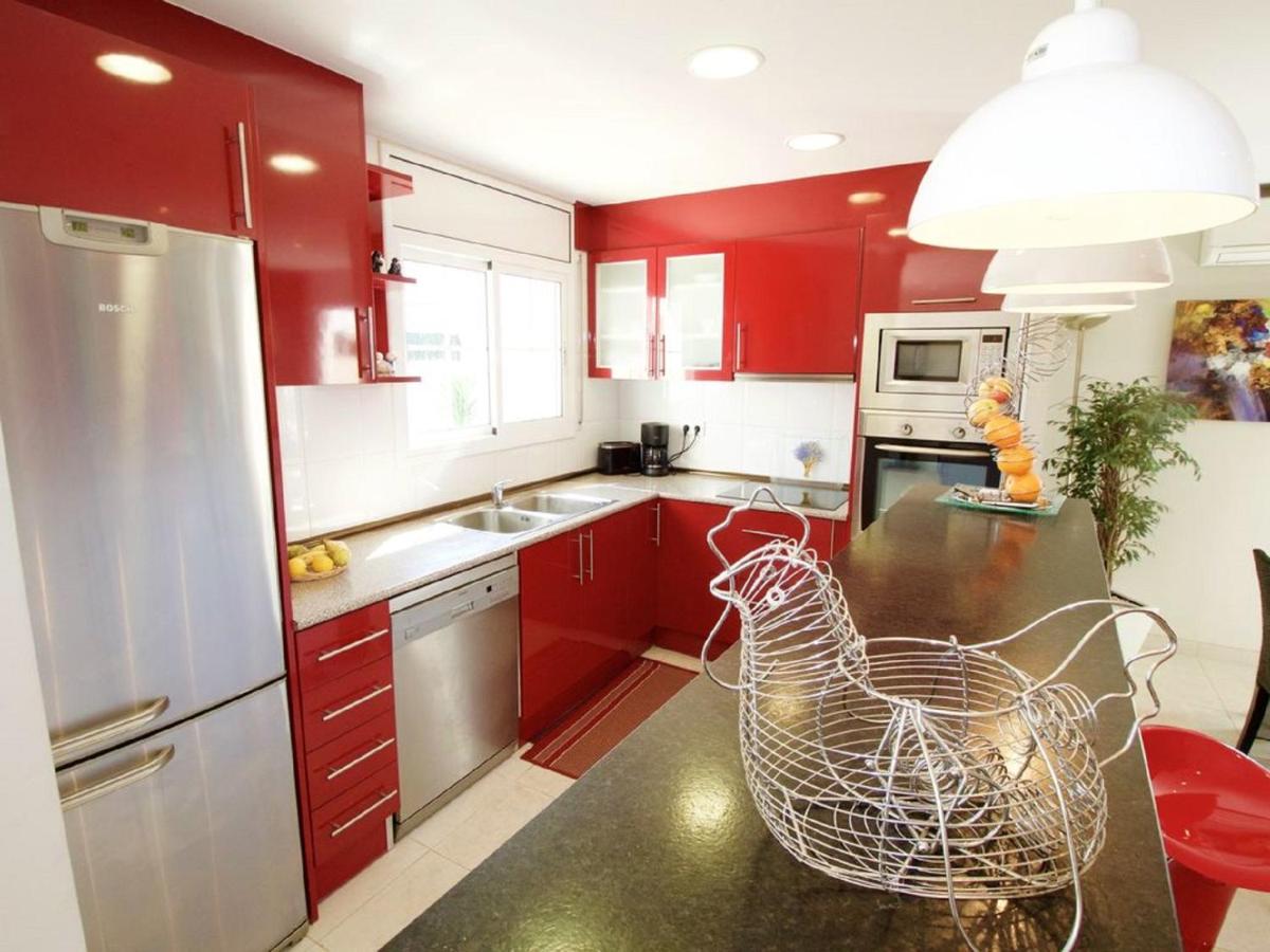 3 bedrooms villa with private pool and enclosed garden at Empuriabrava photo 3