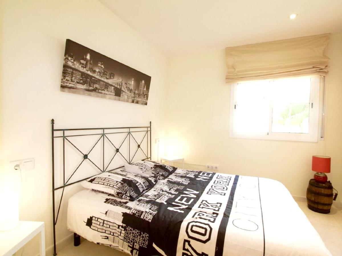 3 bedrooms villa with private pool and enclosed garden at Empuriabrava photo 2