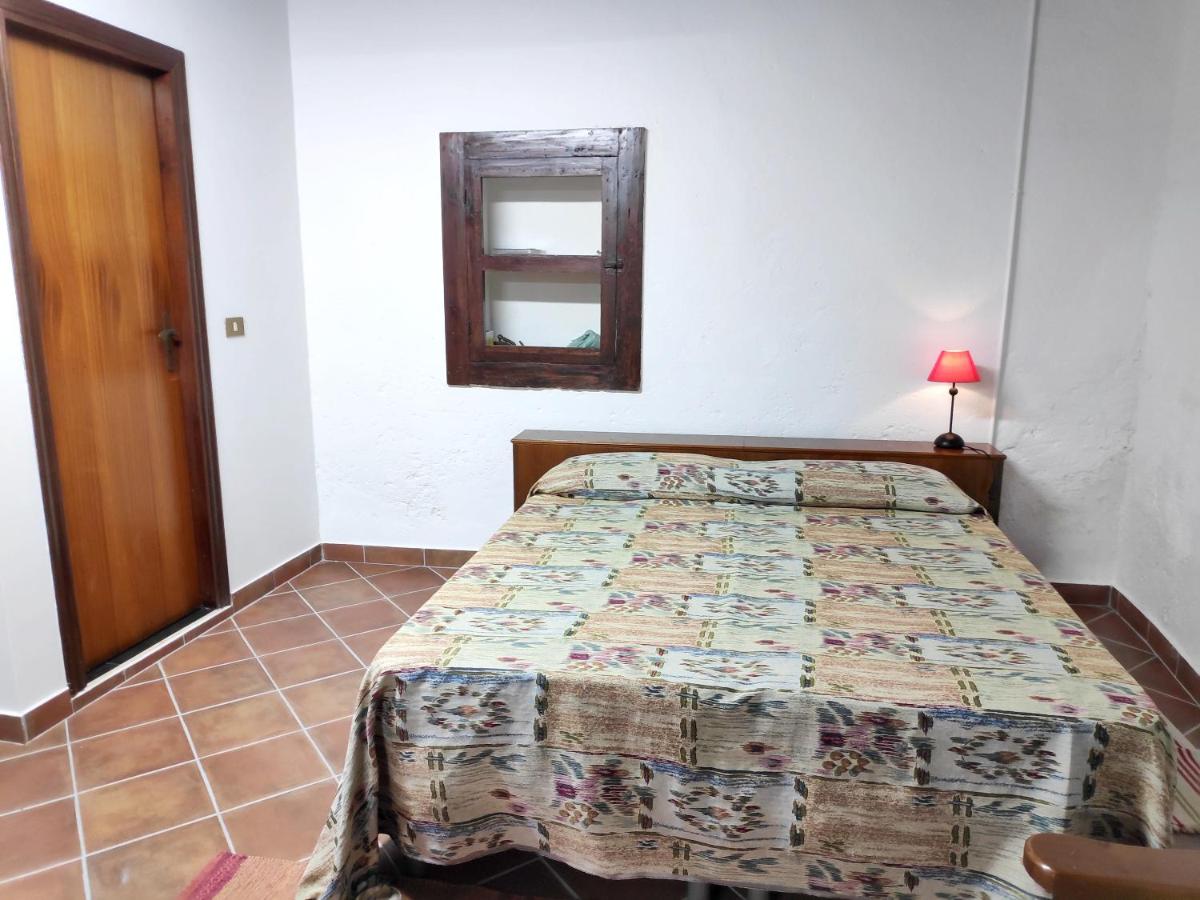 Studio at Mongiove 800 m away from the beach with enclosed garden view 3