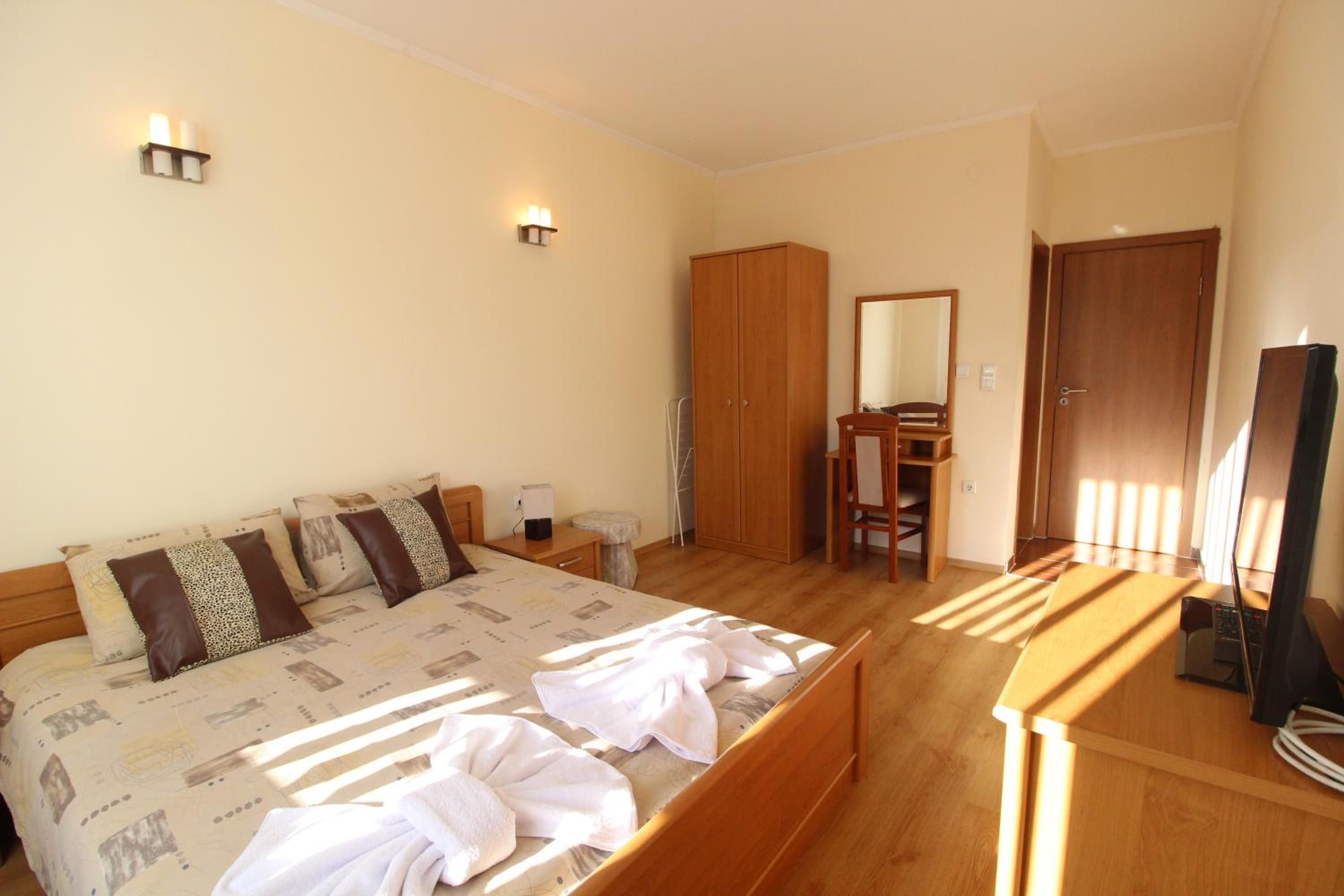 Photo 9