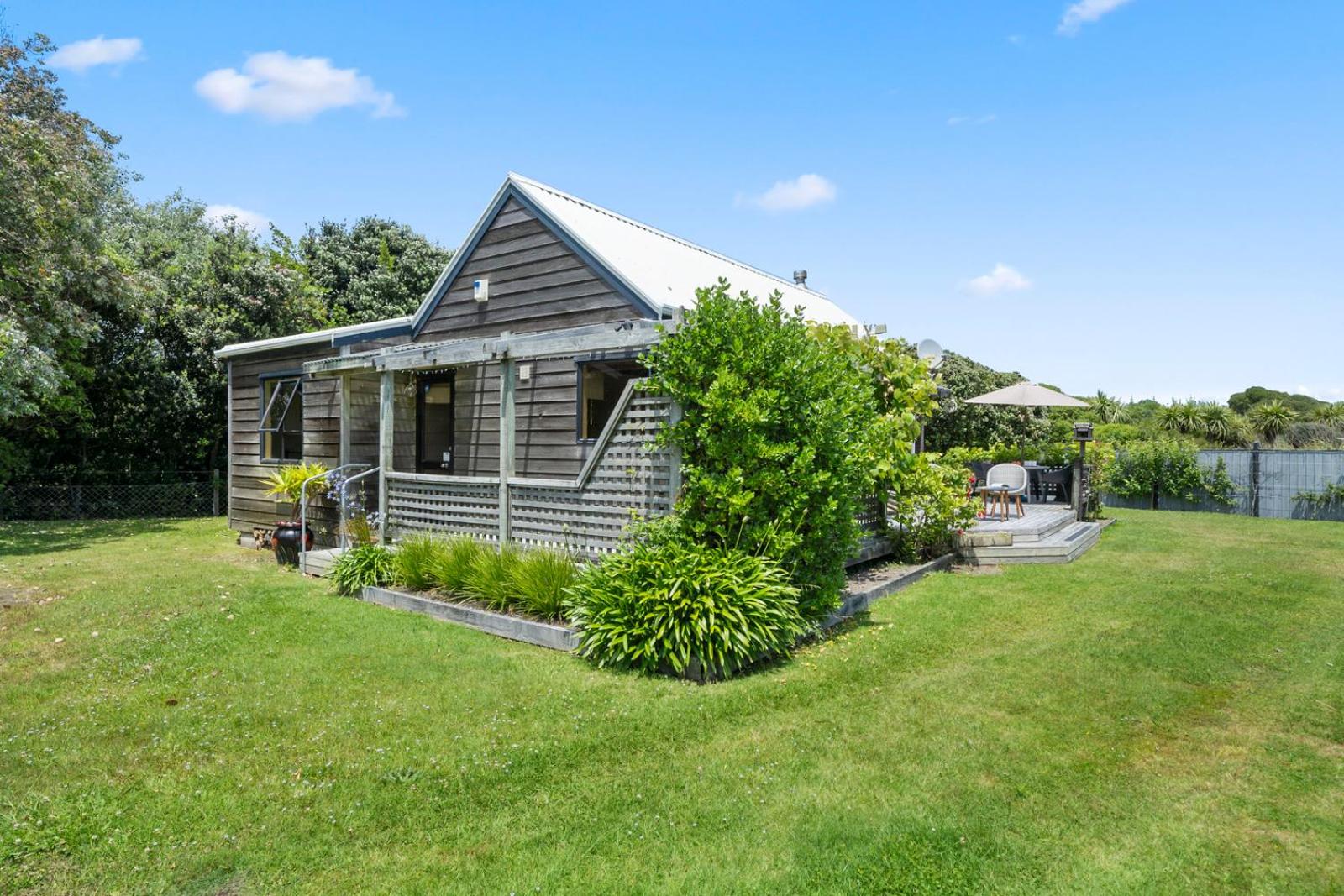 Waimea Cottage - Waikanae Holiday Home view 2
