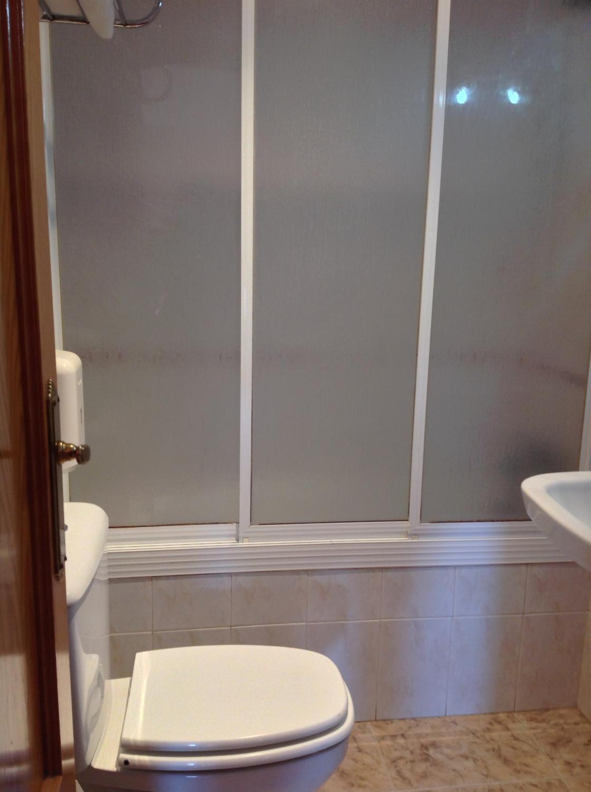 Hostal Julio en Trujillo — bathroom