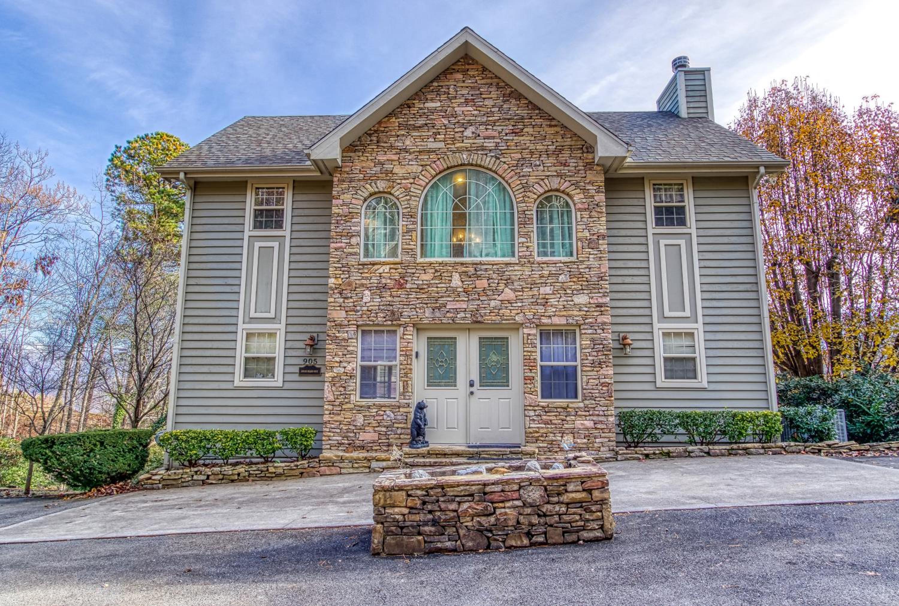 Hotel 3 Decks, Mtn Views! Tree Tops By Honeybearcabins - Luxury Rain Showers, 3 King Suites, Xl Hottub, Bear Sightings