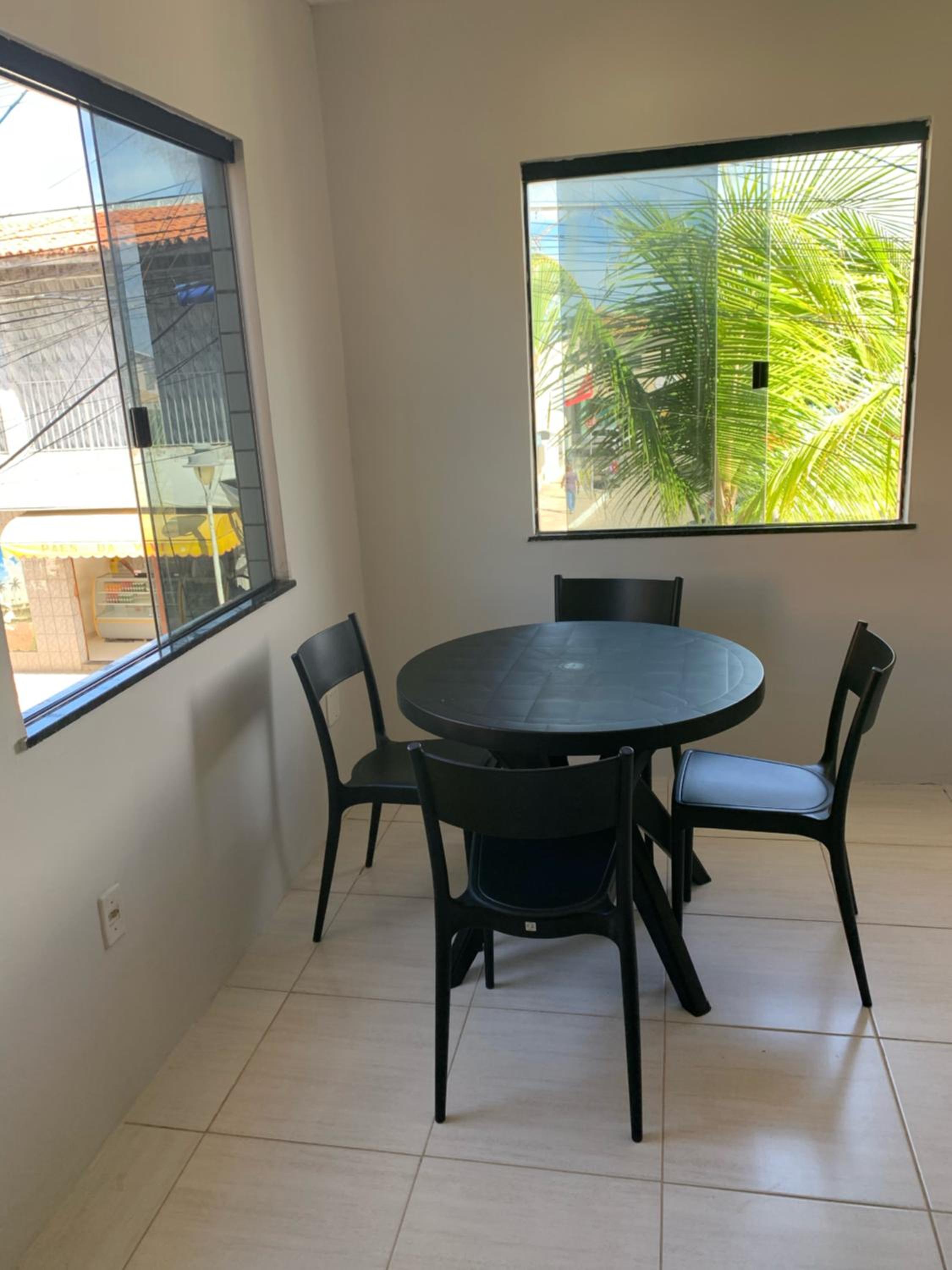 CASA NA PRAÇA DE AREMBEPE