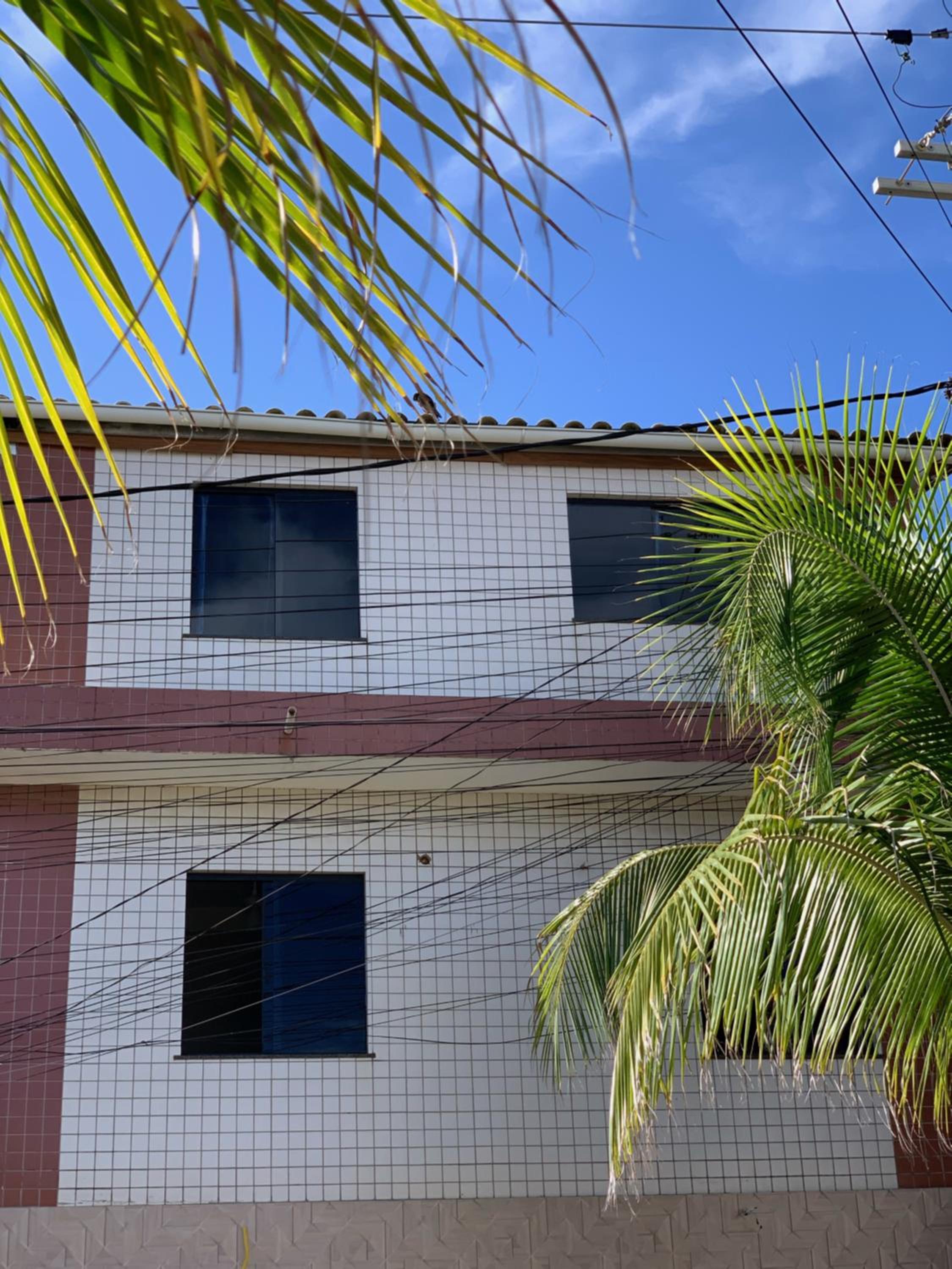 CASA NA PRAÇA DE AREMBEPE