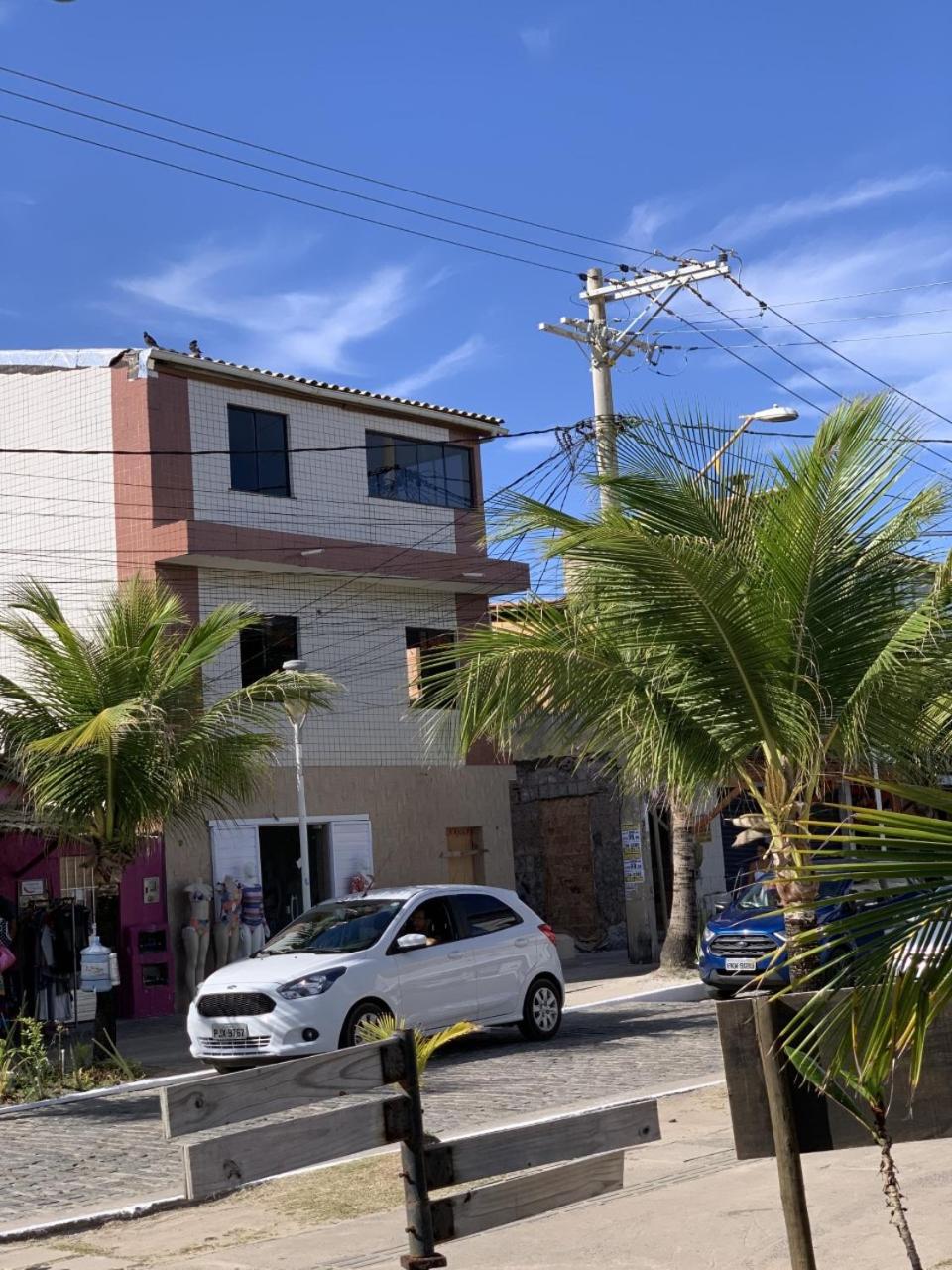 CASA NA PRAÇA DE AREMBEPE
