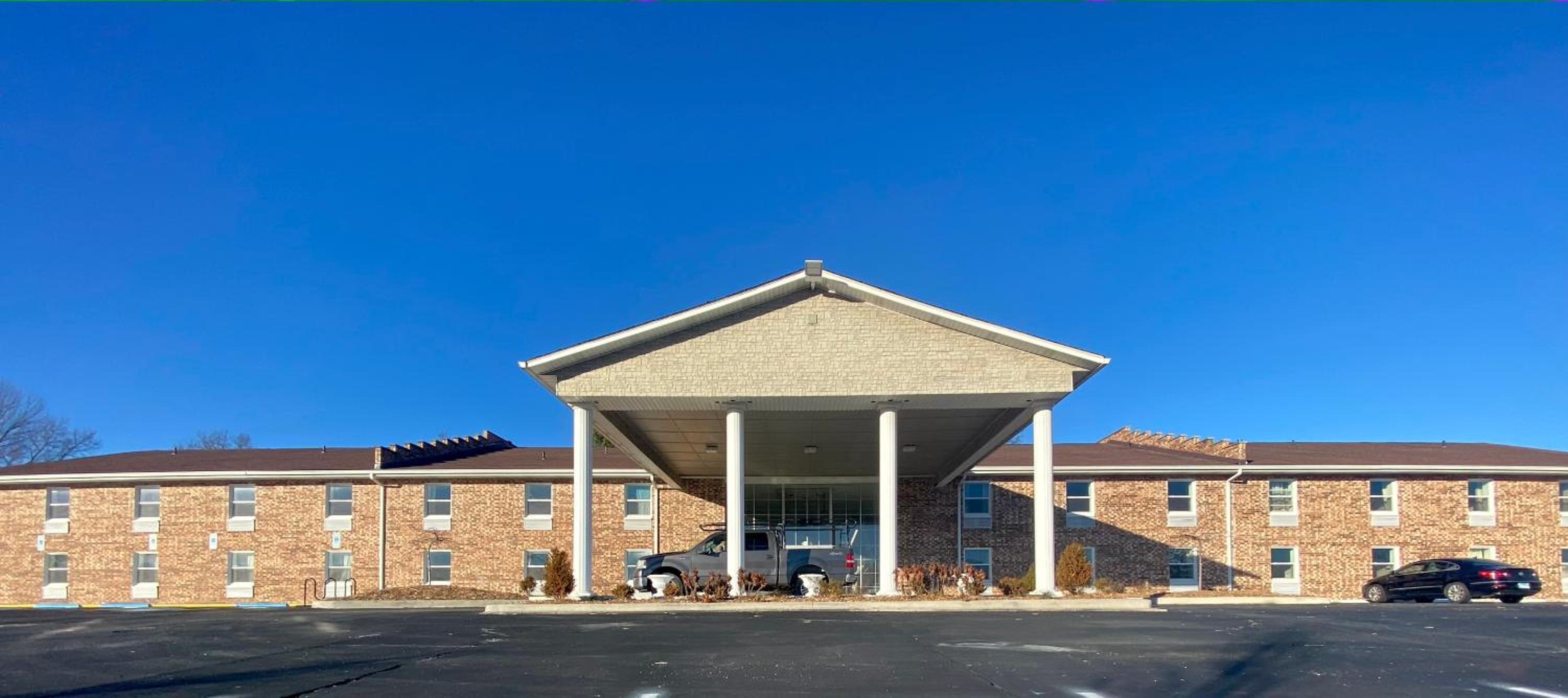 Carbondale Vacations - University Inn of Carbondale - Property Image 2