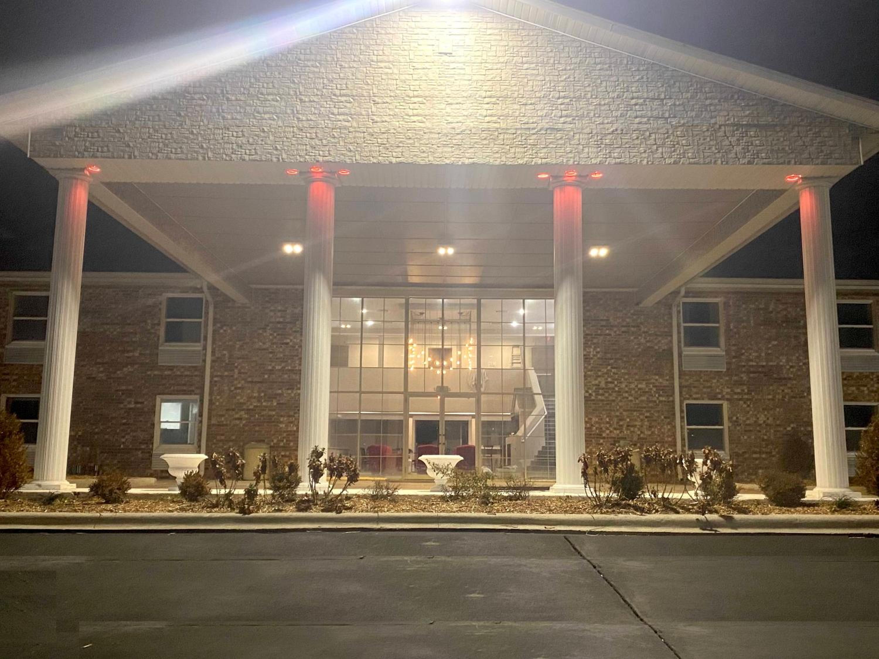 Carbondale Vacations - University Inn of Carbondale - Property Image 1