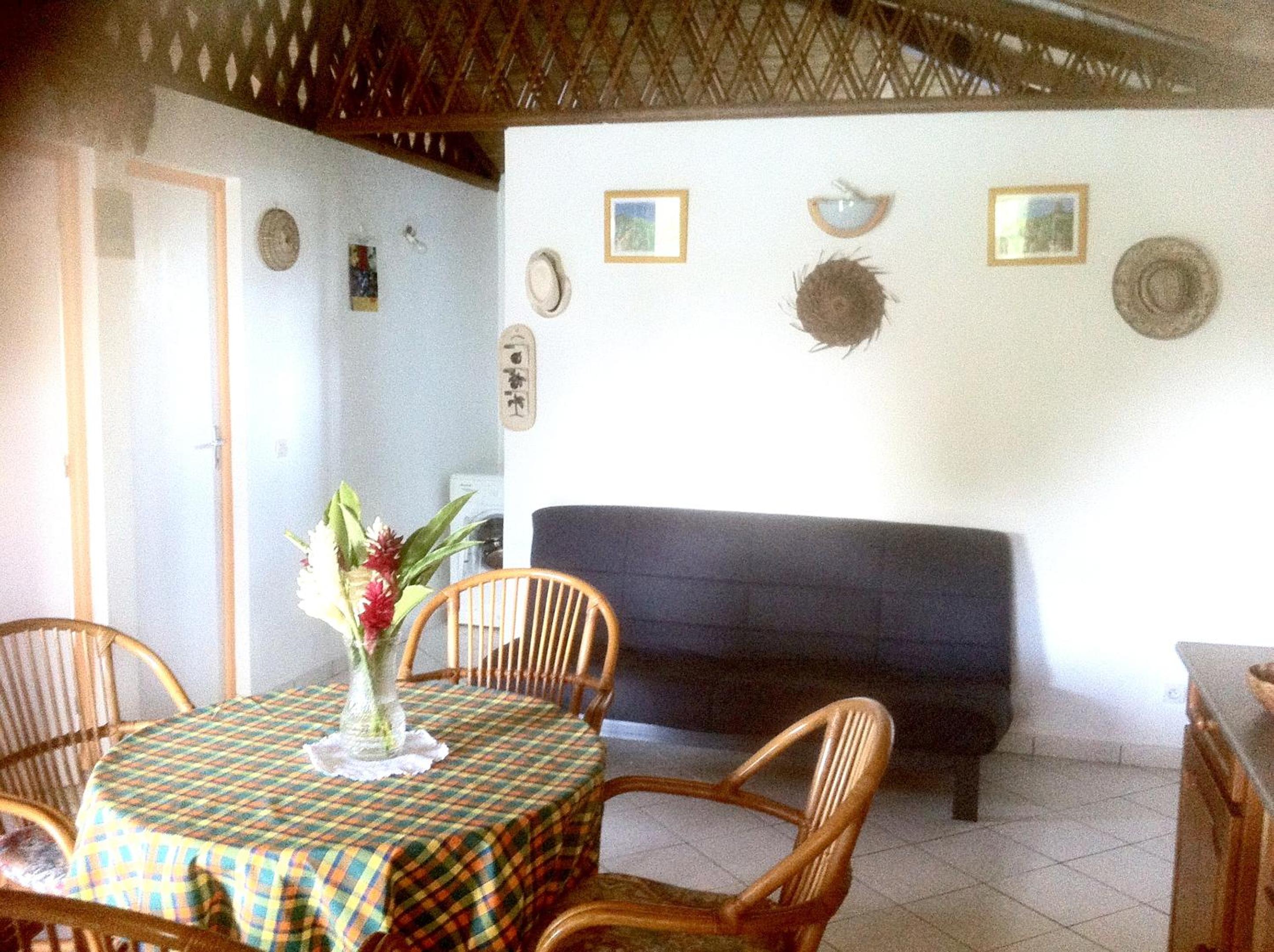 Maison de charme au Moule avec jardin cloture