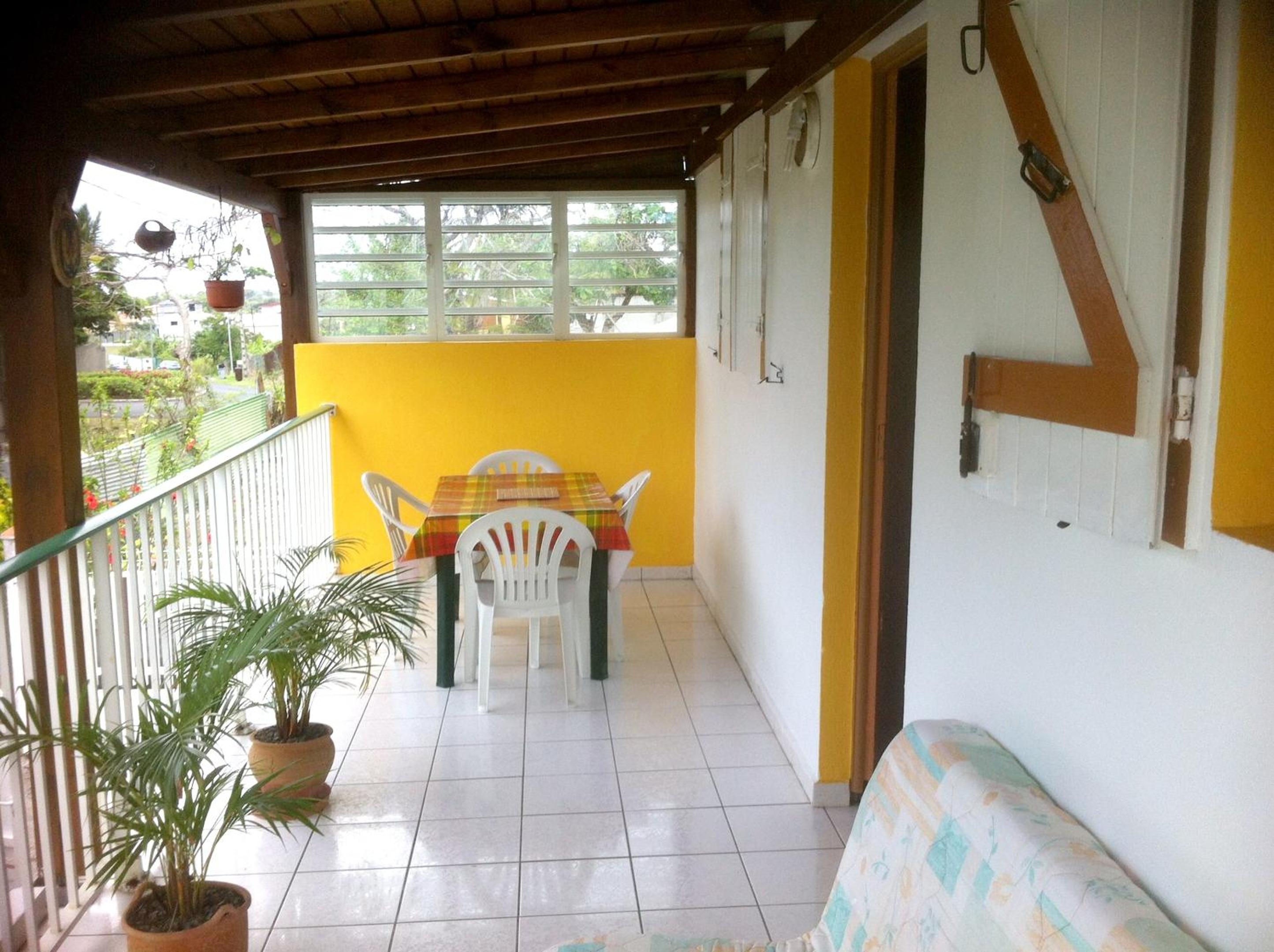 Maison de charme au Moule avec jardin cloture