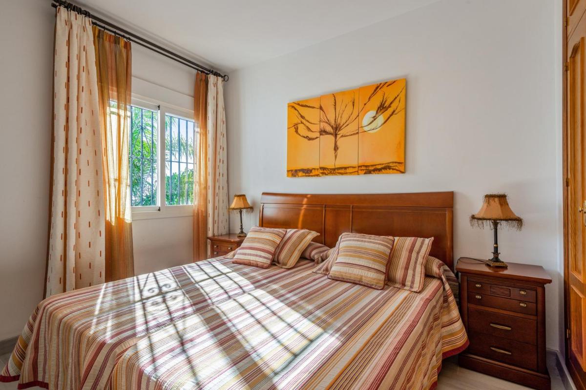 4 bedrooms house at Almunecar 400 m away from the beach with sea view private pool and furnished terrace