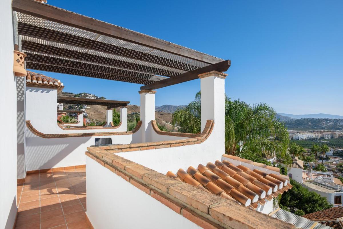 4 bedrooms house at Almunecar 400 m away from the beach with sea view private pool and furnished terrace