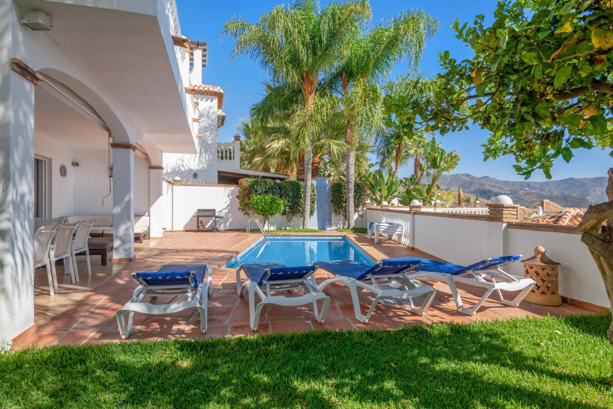 4 bedrooms house at Almunecar 400 m away from the beach with sea view private pool and furnished terrace