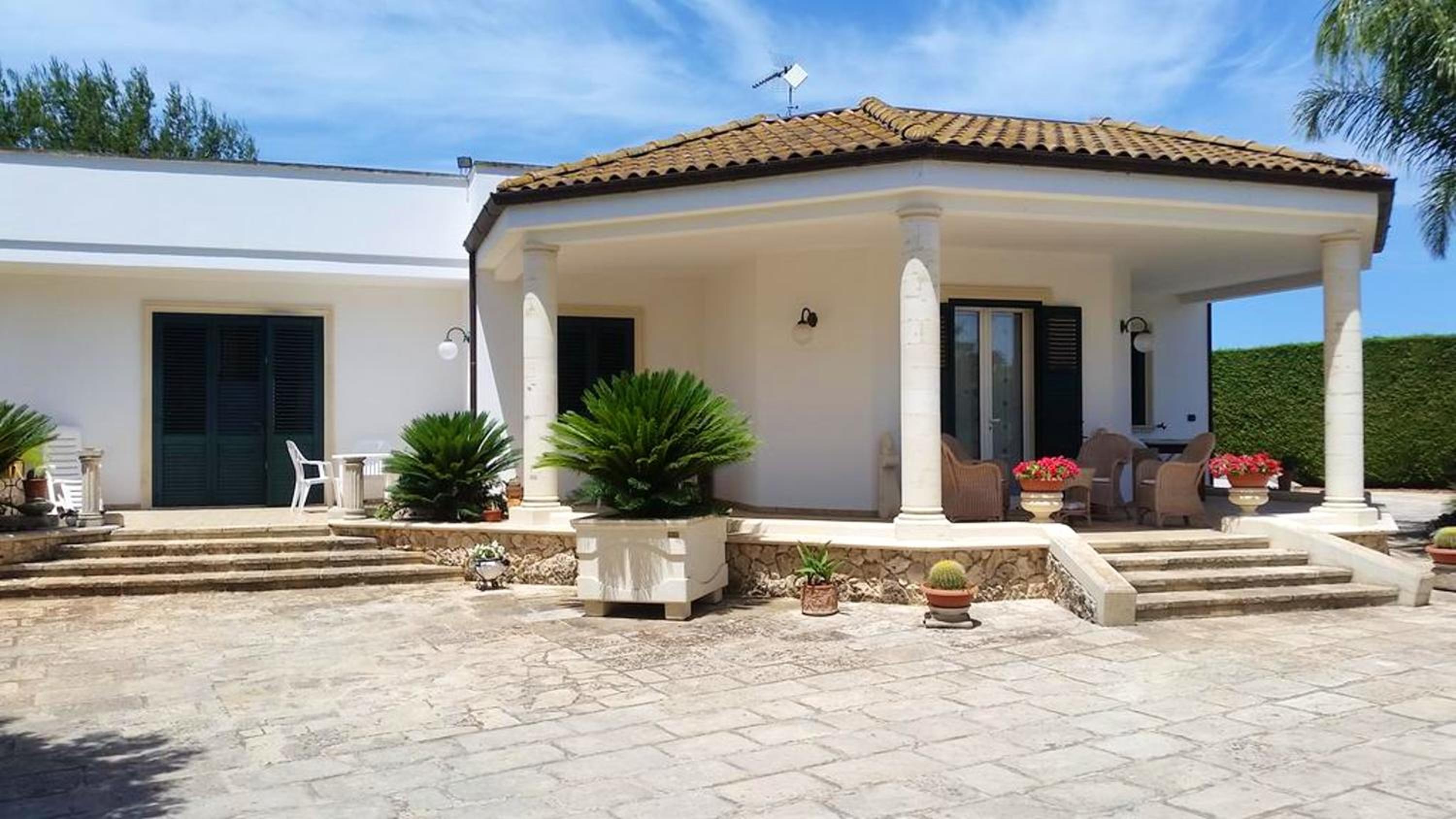 Spacious house in Muro Leccese with shared pool