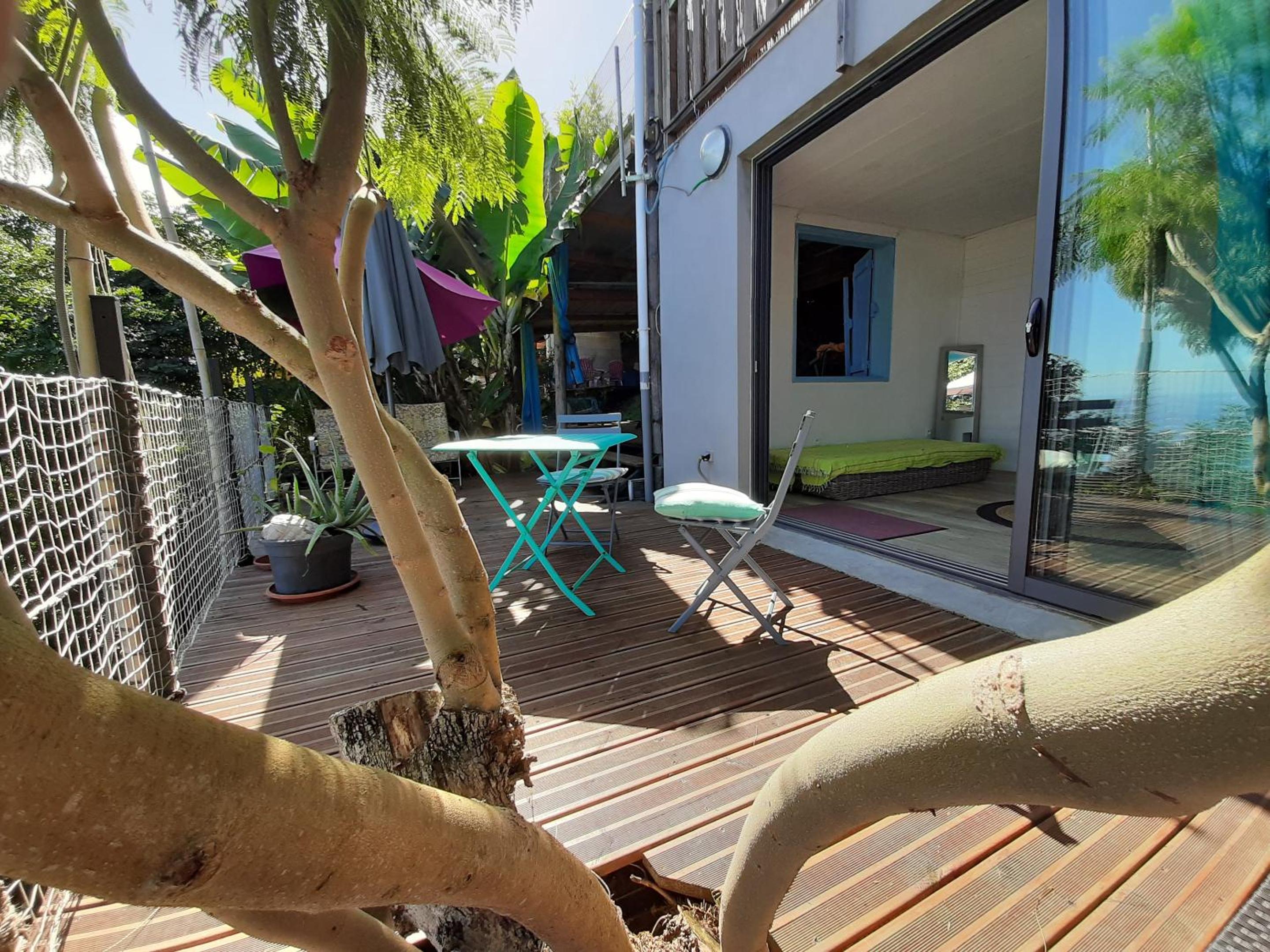 Bungalow charmant a Saint Leu avec piscine partagee view 2