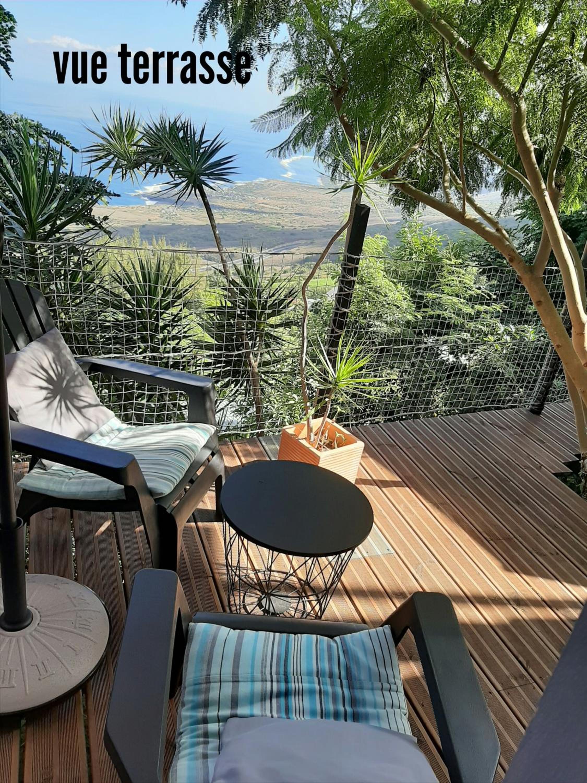 Bungalow charmant a Saint Leu avec piscine partagee view 3