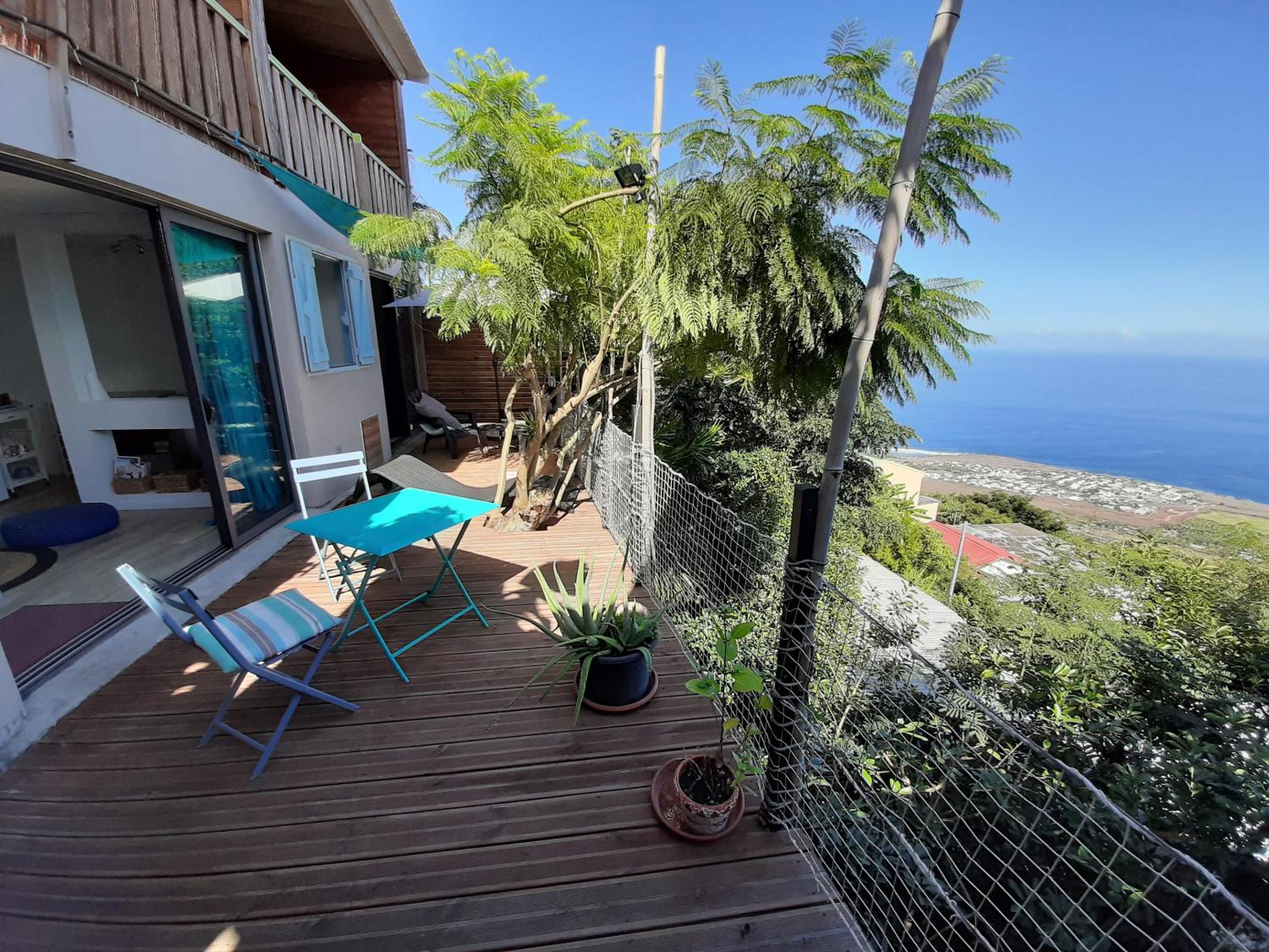 Bungalow charmant a Saint Leu avec piscine partagee view 4