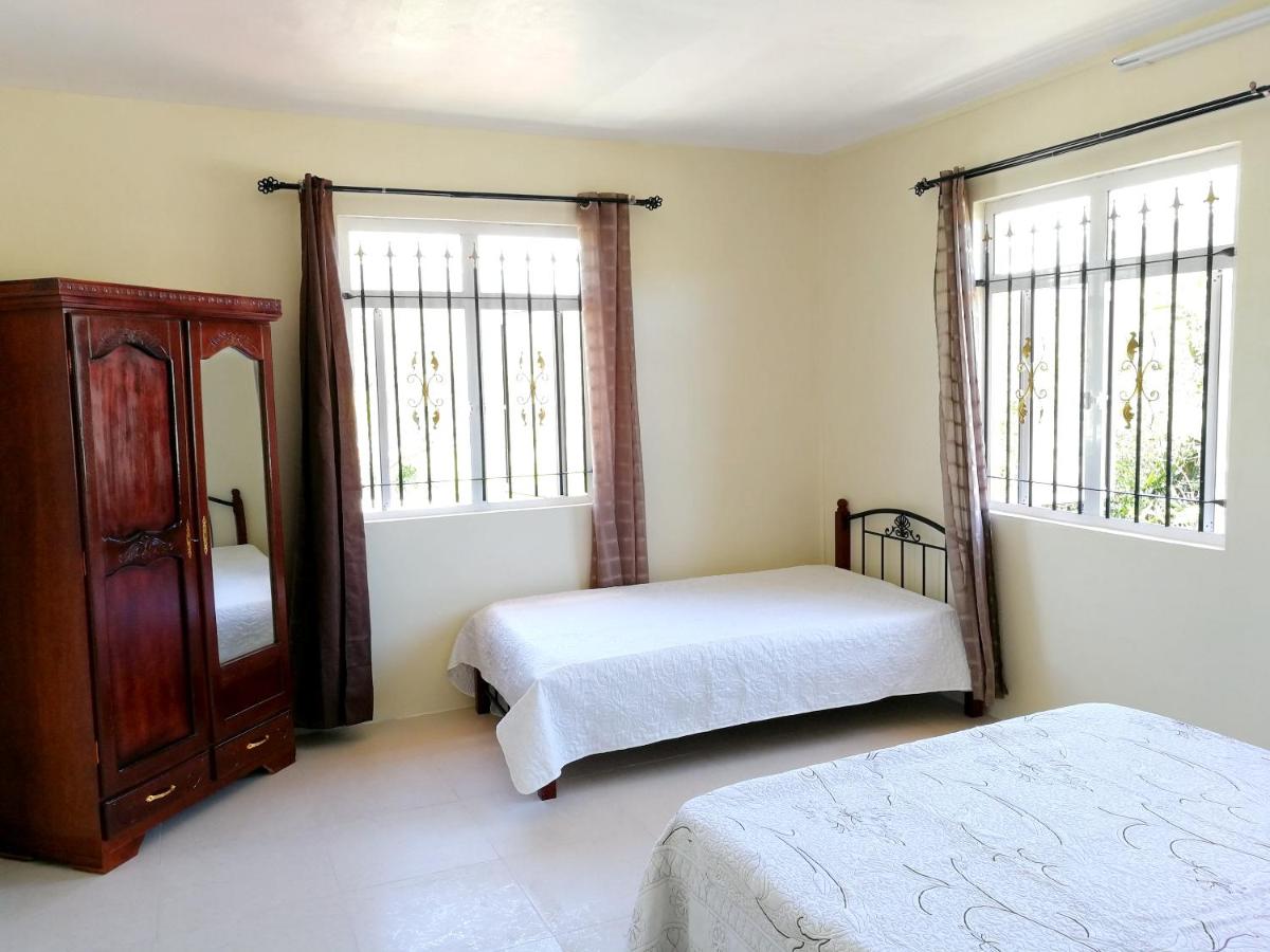 2 bedrooms appartement at Trou aux Biches 300 m away from the beach with enclosed garden and wifi