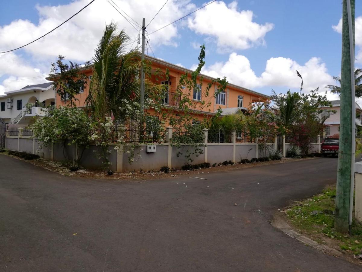 2 bedrooms appartement at Trou aux Biches 300 m away from the beach with enclosed garden and wifi