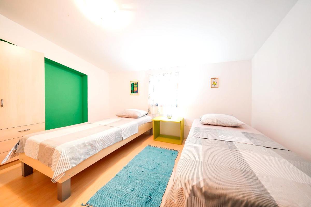 2 bedrooms appartement at Ljubac 300 m away from the beach with sea view shared pool and furnished garden