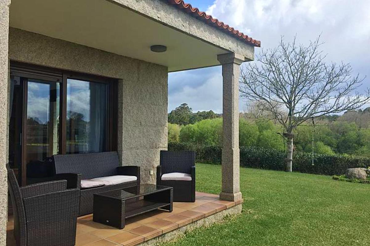 4 bedrooms house with shared pool jacuzzi and enclosed garden at Sanjenjo view 3