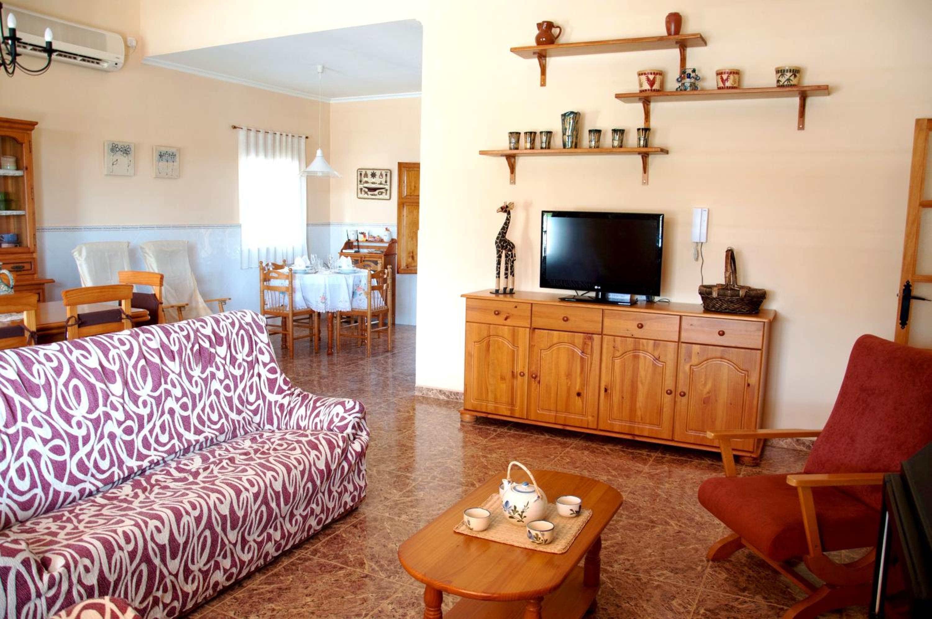 Family Villa in Benifayó with Year-Round Private Pool