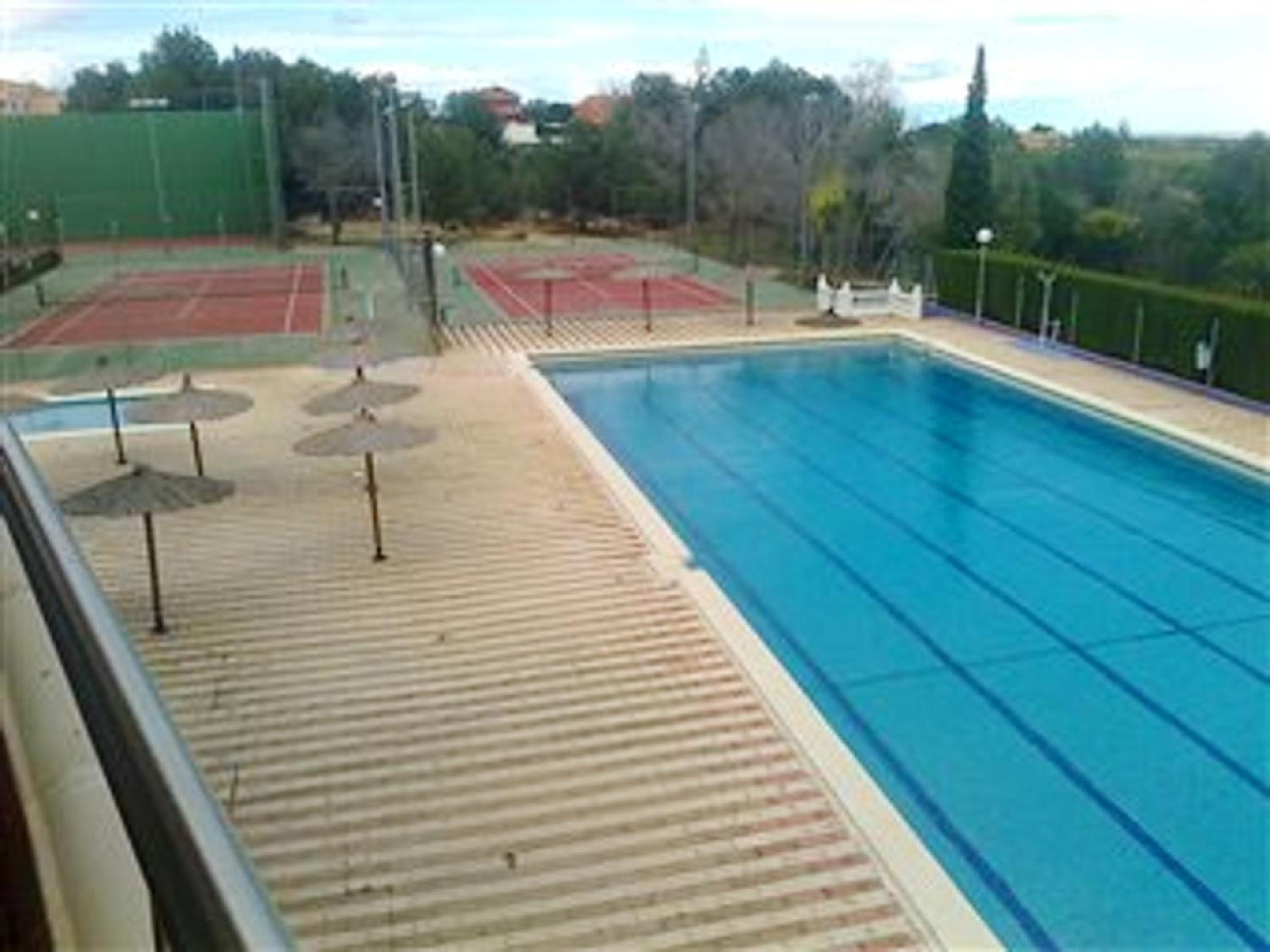 Family Villa in Benifayó with Year-Round Private Pool