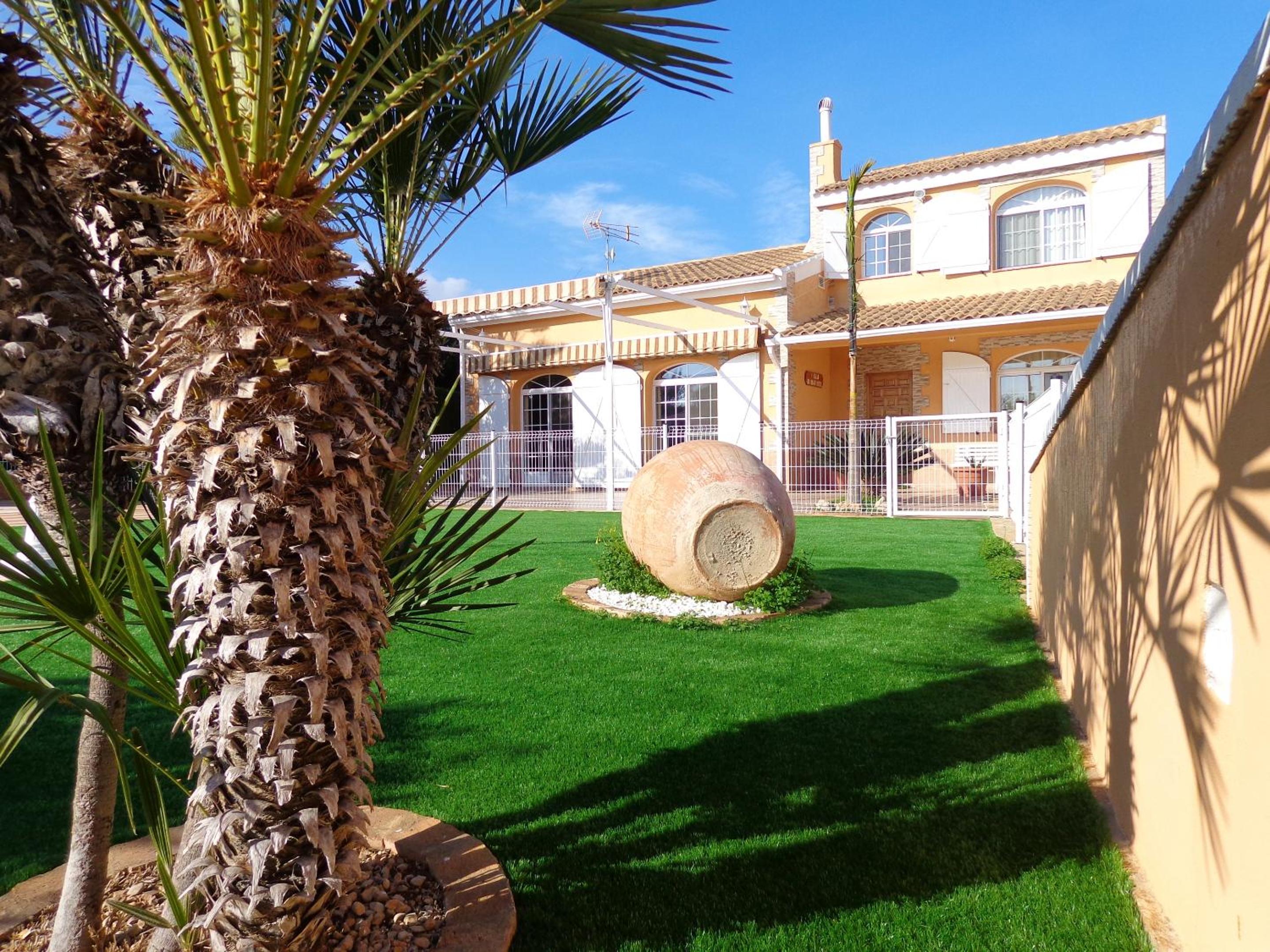 Family Villa in Benifayó with Year-Round Private Pool