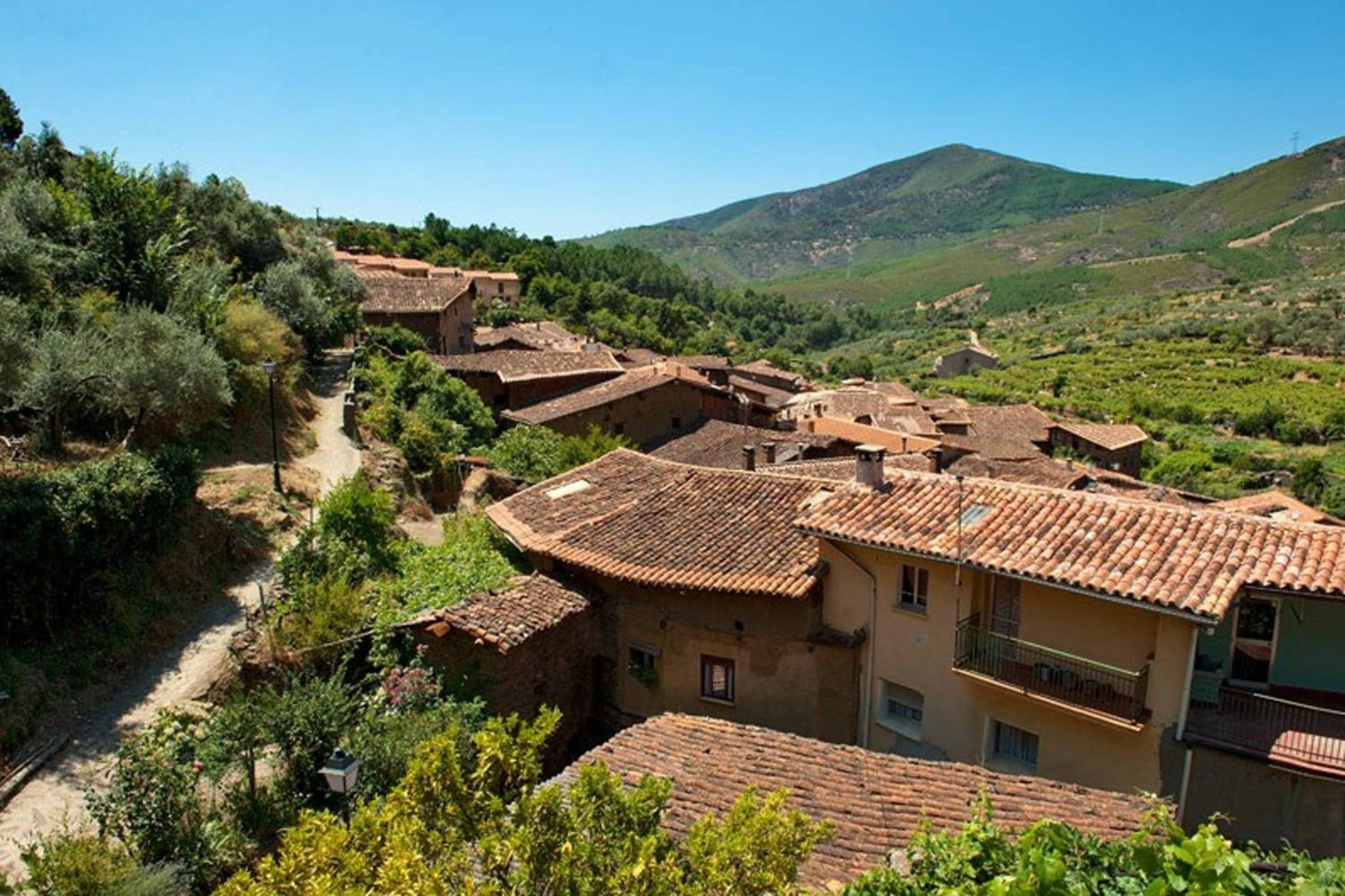 Charming House in Robledillo de Gata with Fireplace and Terrace